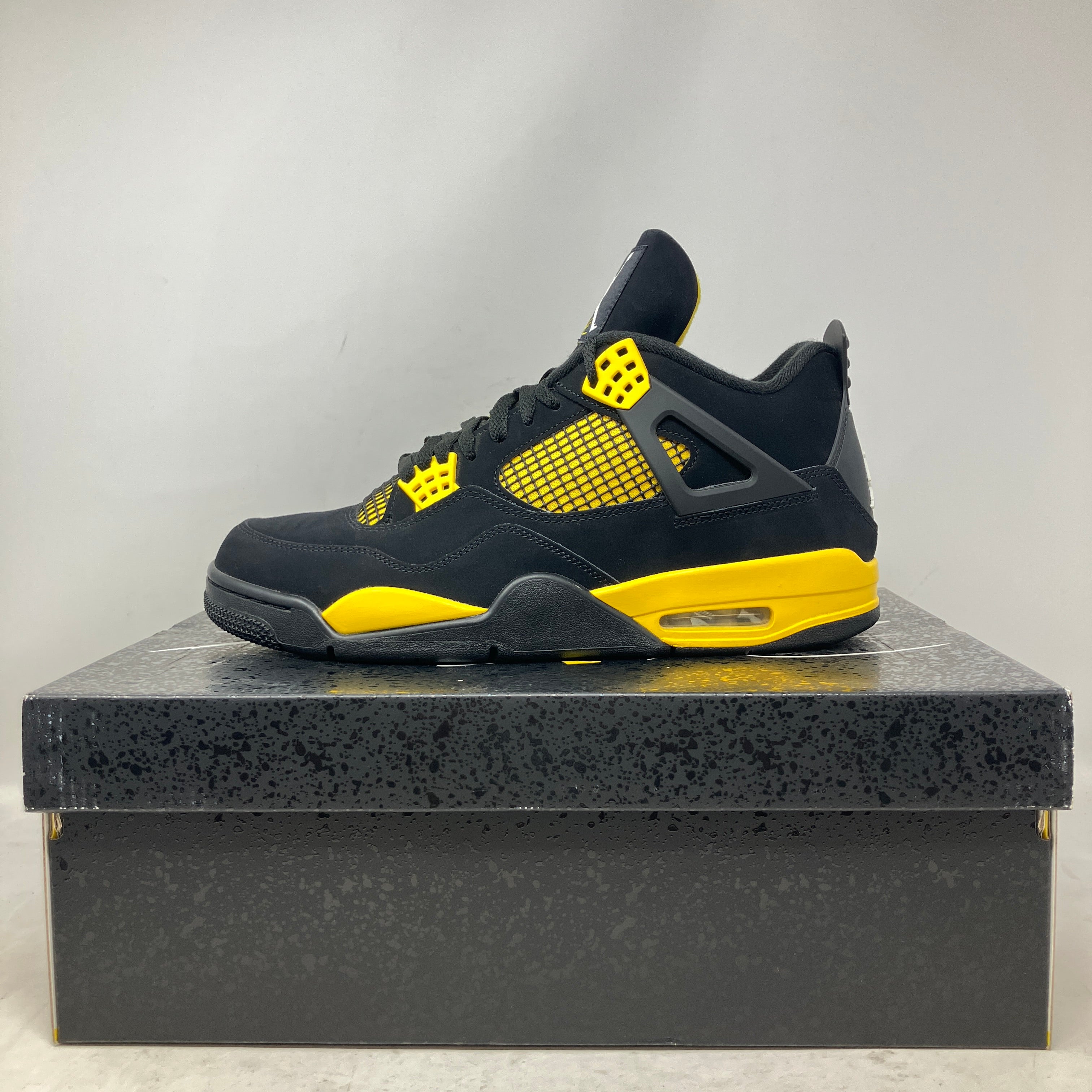 Jordan 4 Retro Thunder (2023)