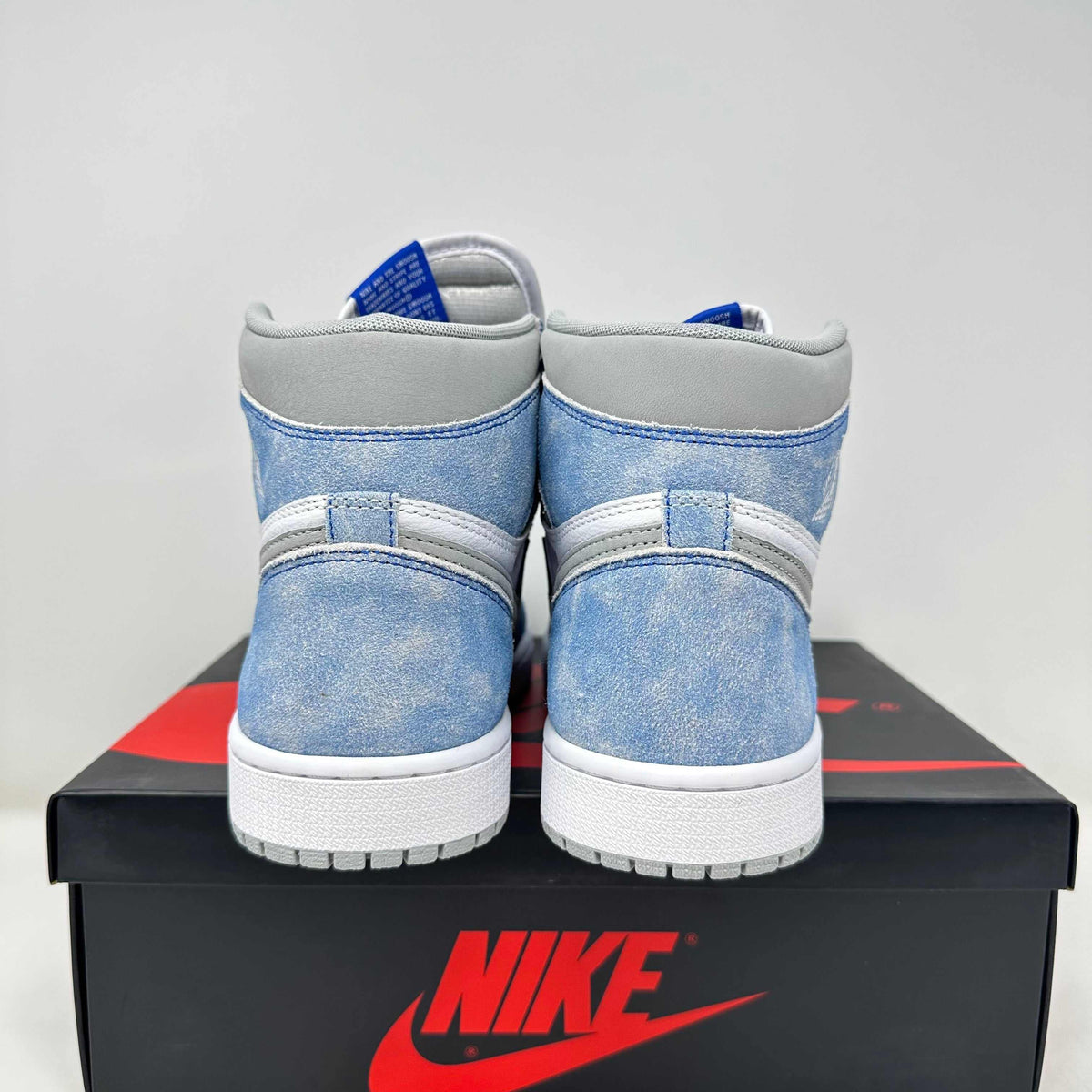 Jordan 1 Retro High Hyper Royal Smoke Grey