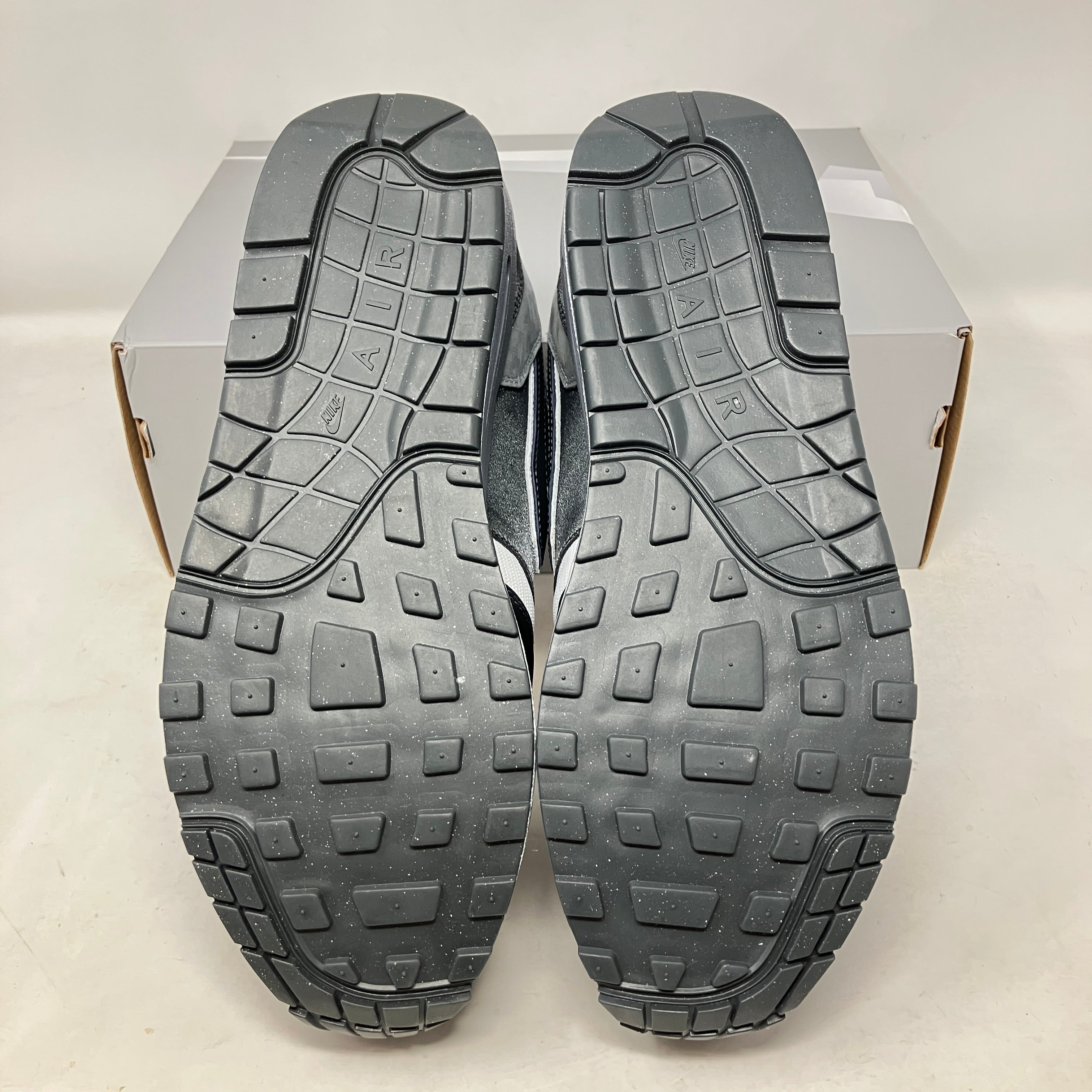 Nike Air Max 1 .SWOOSH Low Poly Big Head Mode