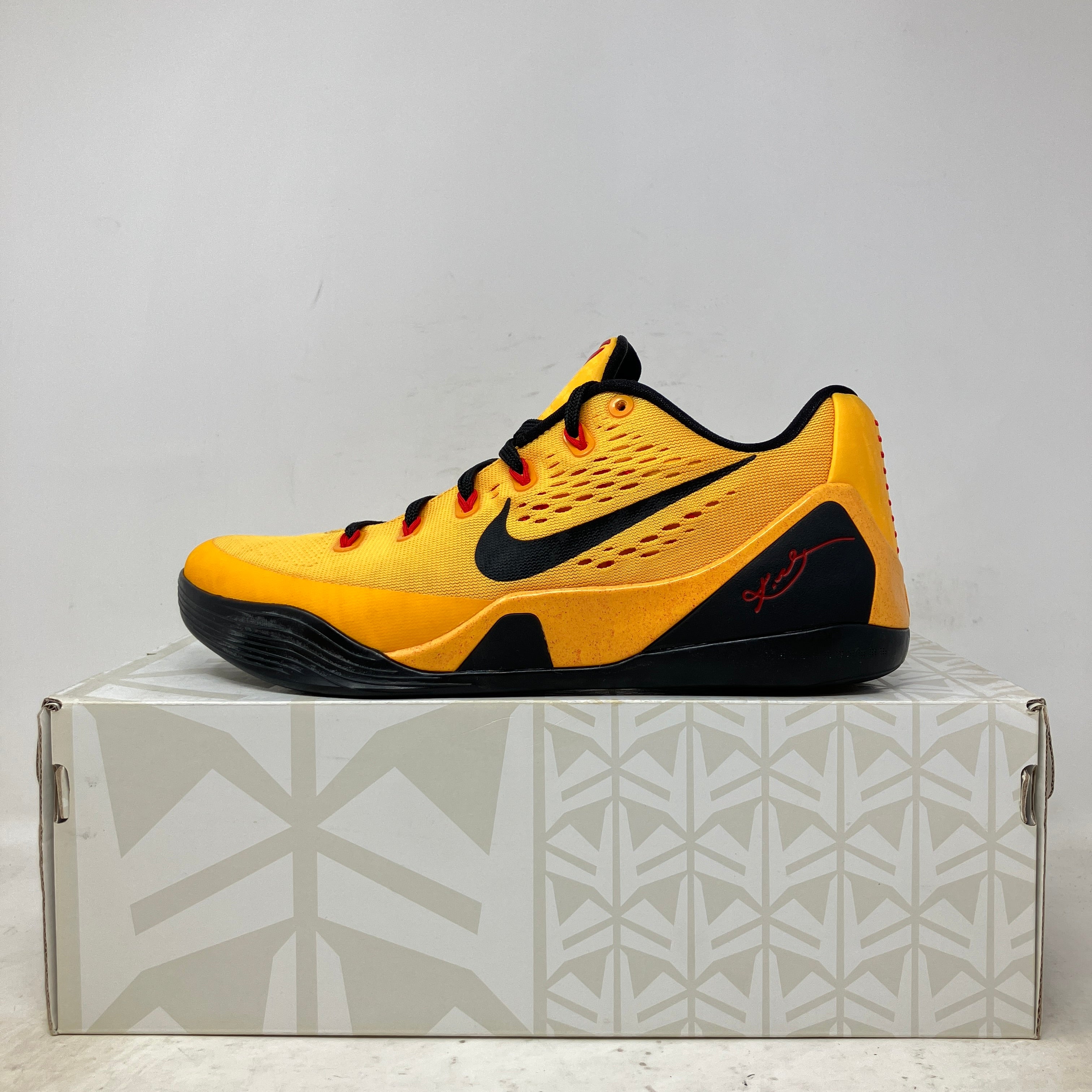 Nike Kobe 9 EM Low Bruce Lee