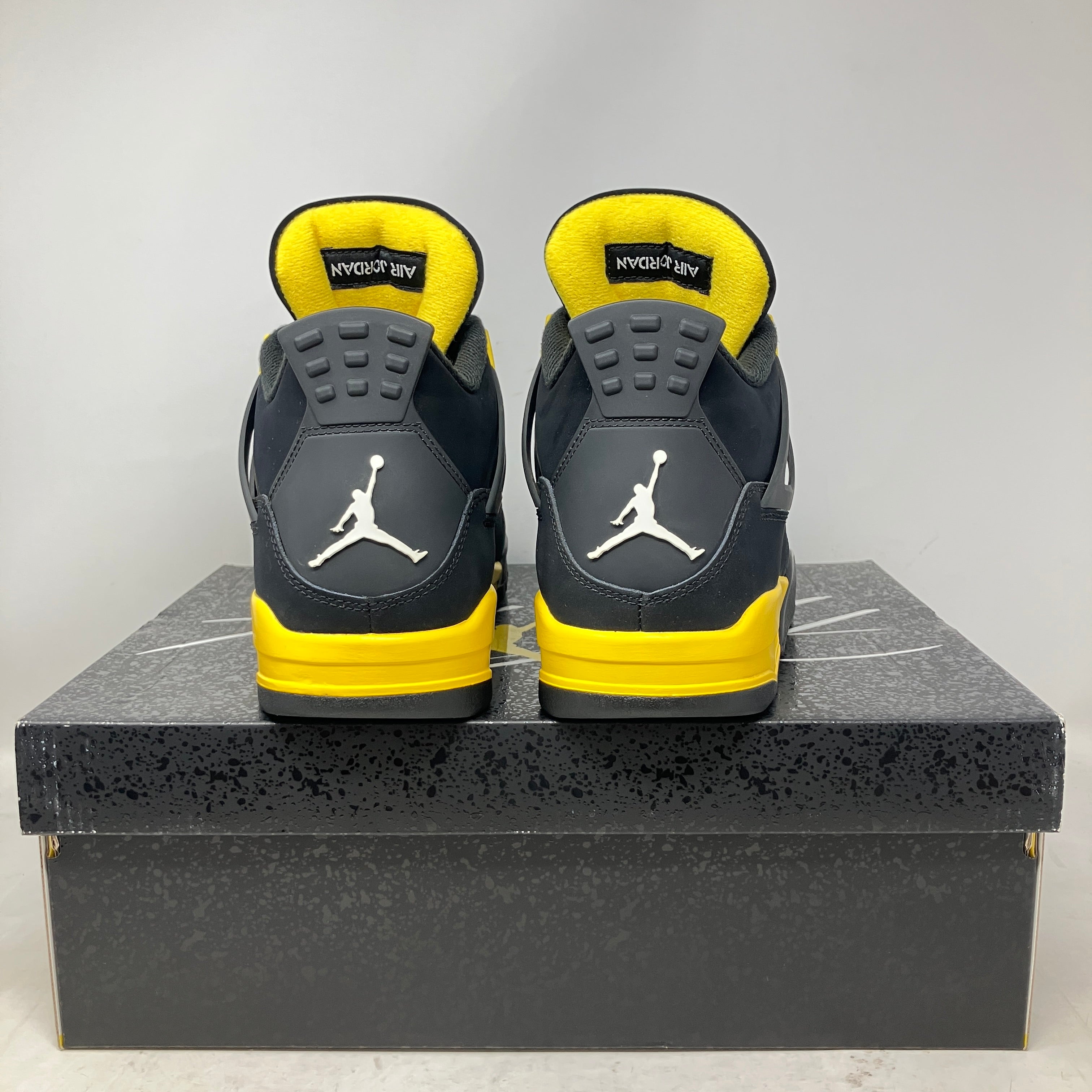 Jordan 4 Retro Thunder (2023)