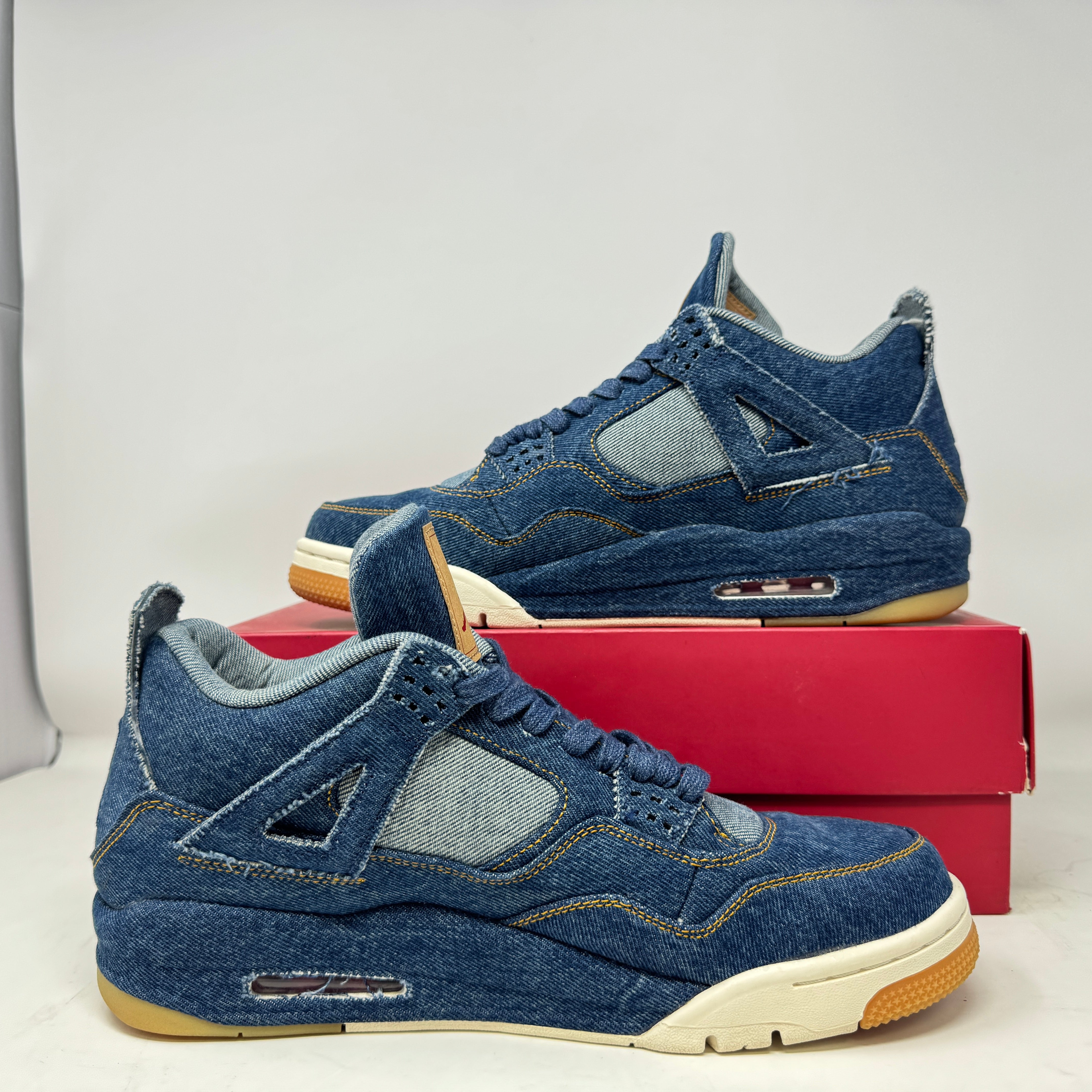 Jordan 4 Retro Levi's Denim (Tag with Levi's Logo)