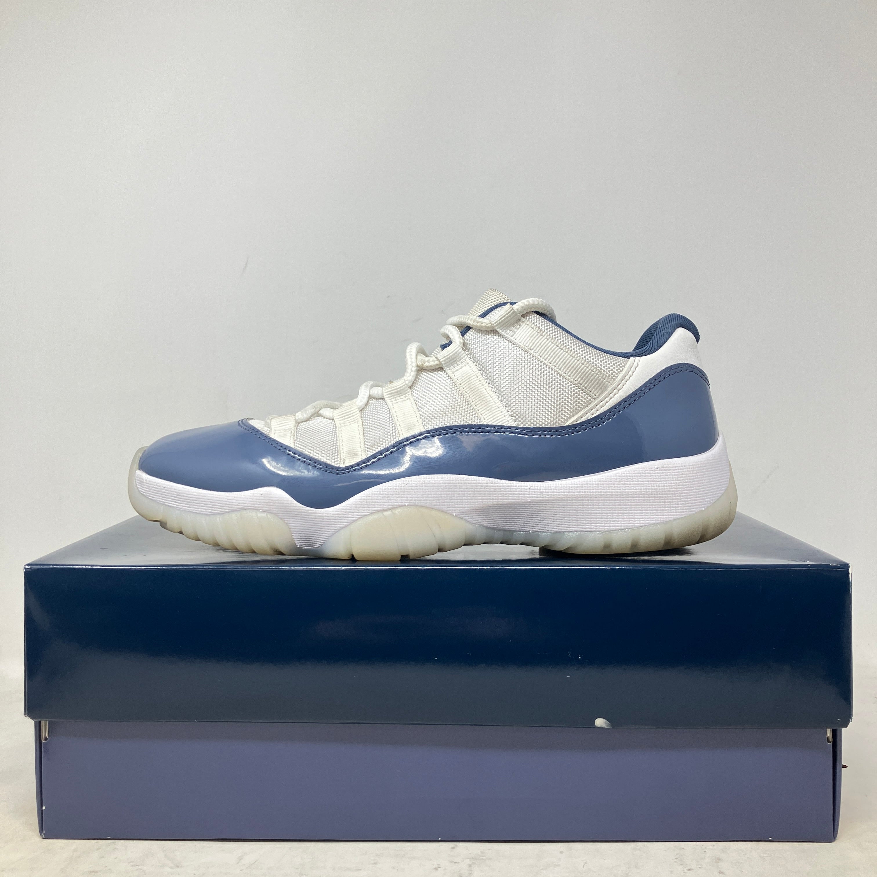 Jordan 11 Retro Low Diffused Blue