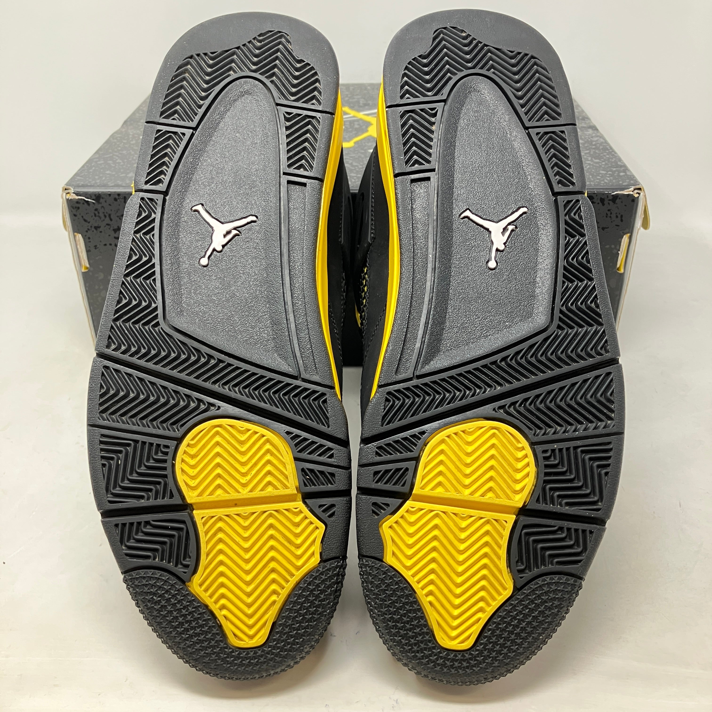 Jordan 4 Retro Thunder (2023)