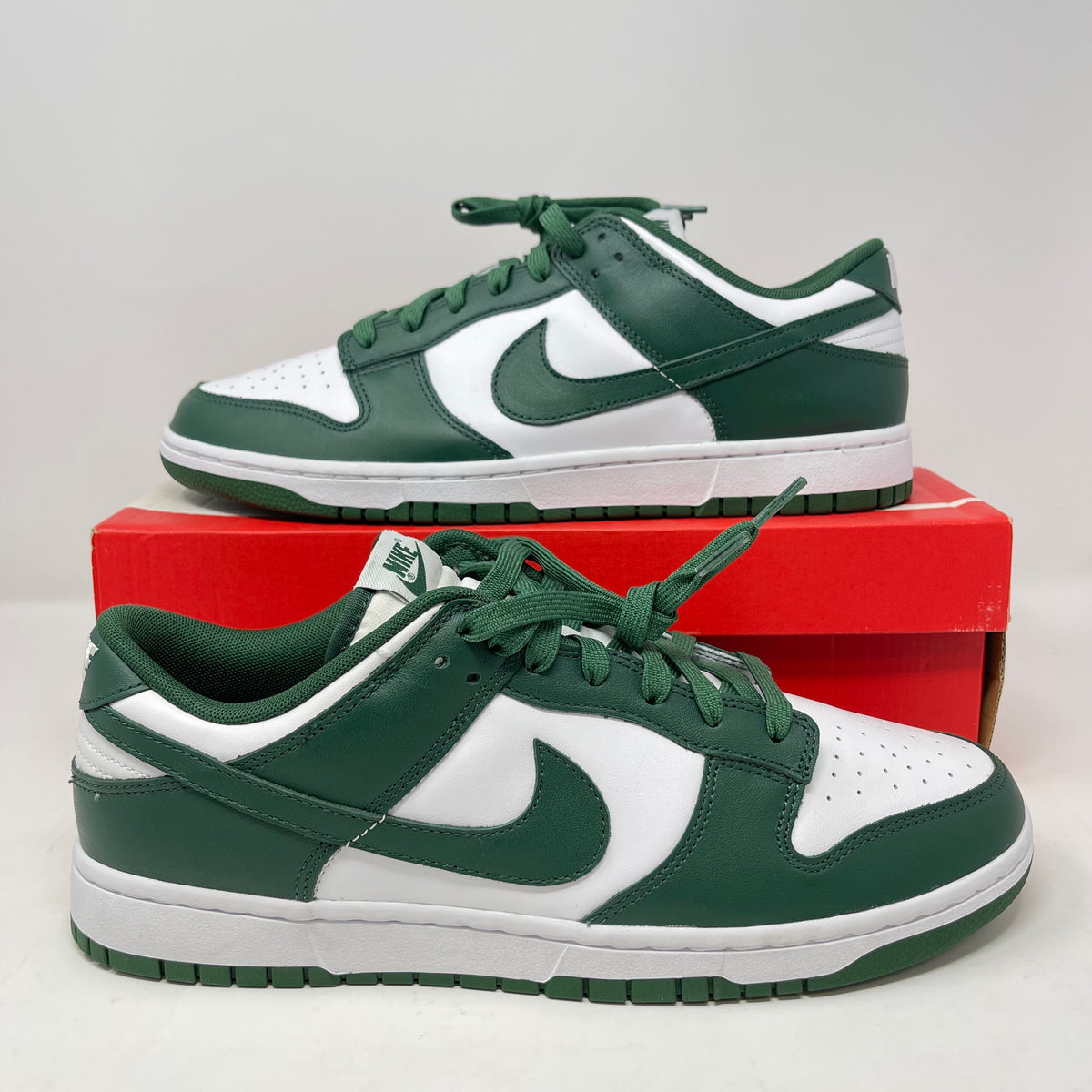 Nike Dunk Low Michigan State, alternate view 1