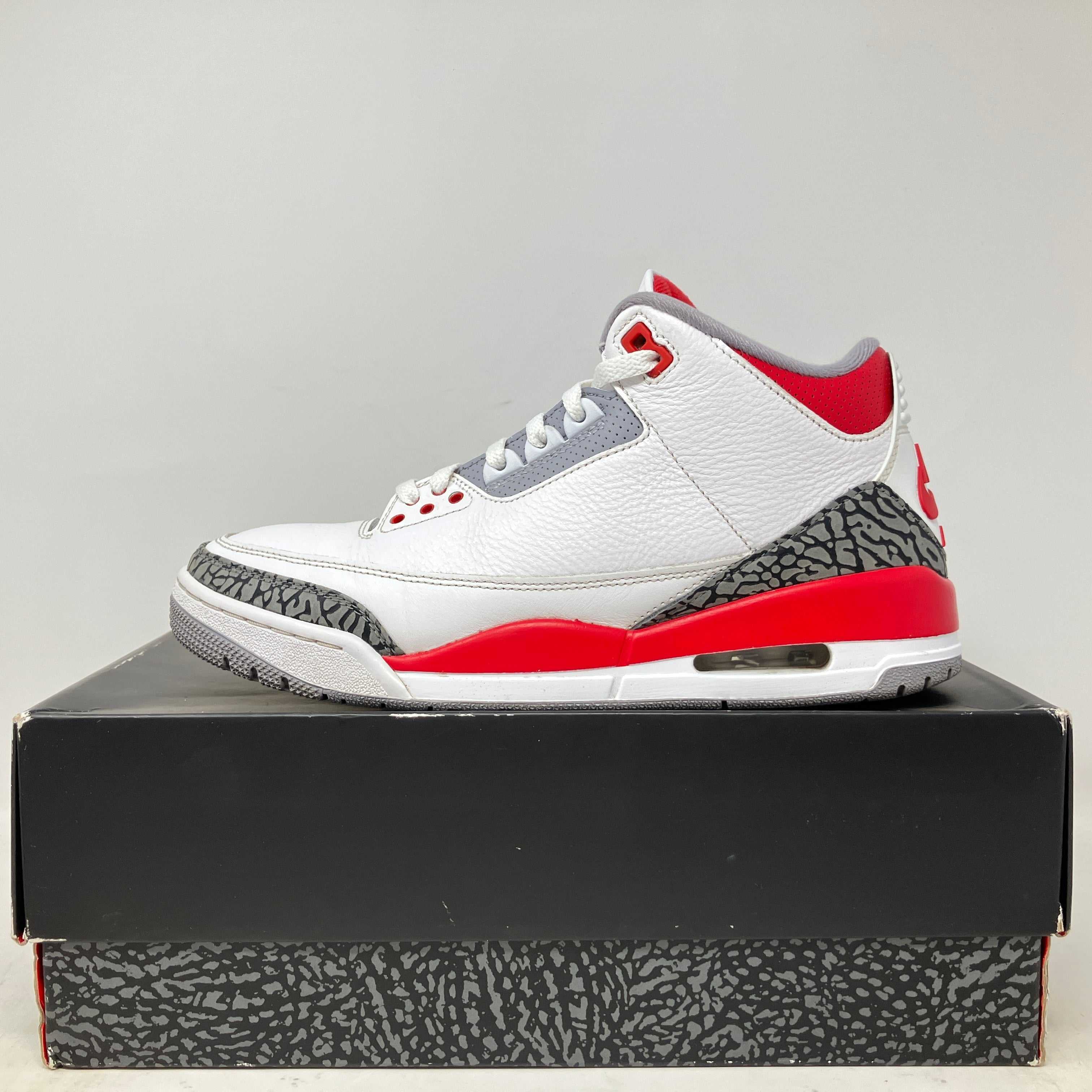 Pre-owned Jordan 3 Retro Fire Red 2022 sneaker with all accessories on box with elephant print design.
