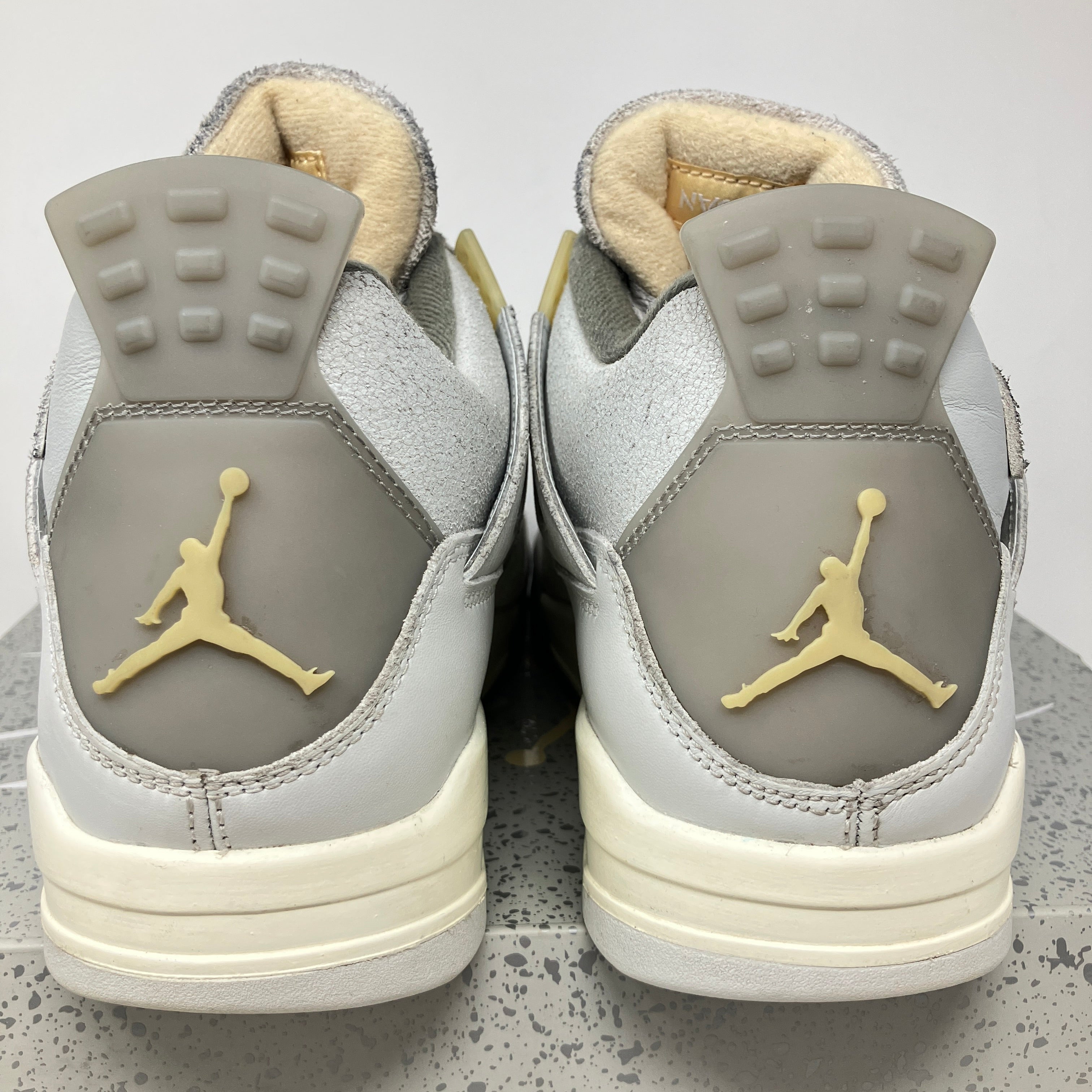 Jordan 4 Retro SE Craft Photon Dust