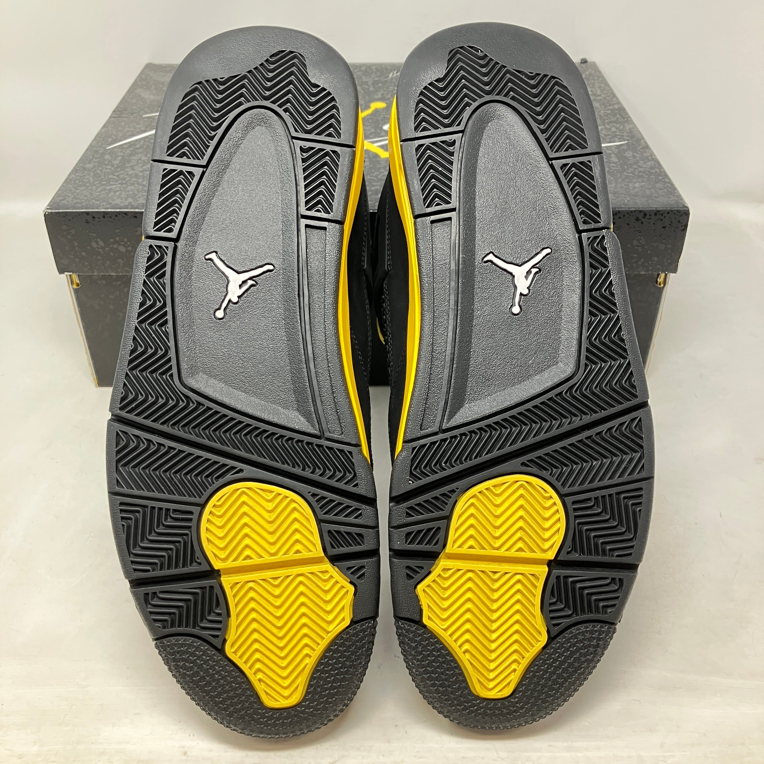 Jordan 4 Retro Thunder (2023)