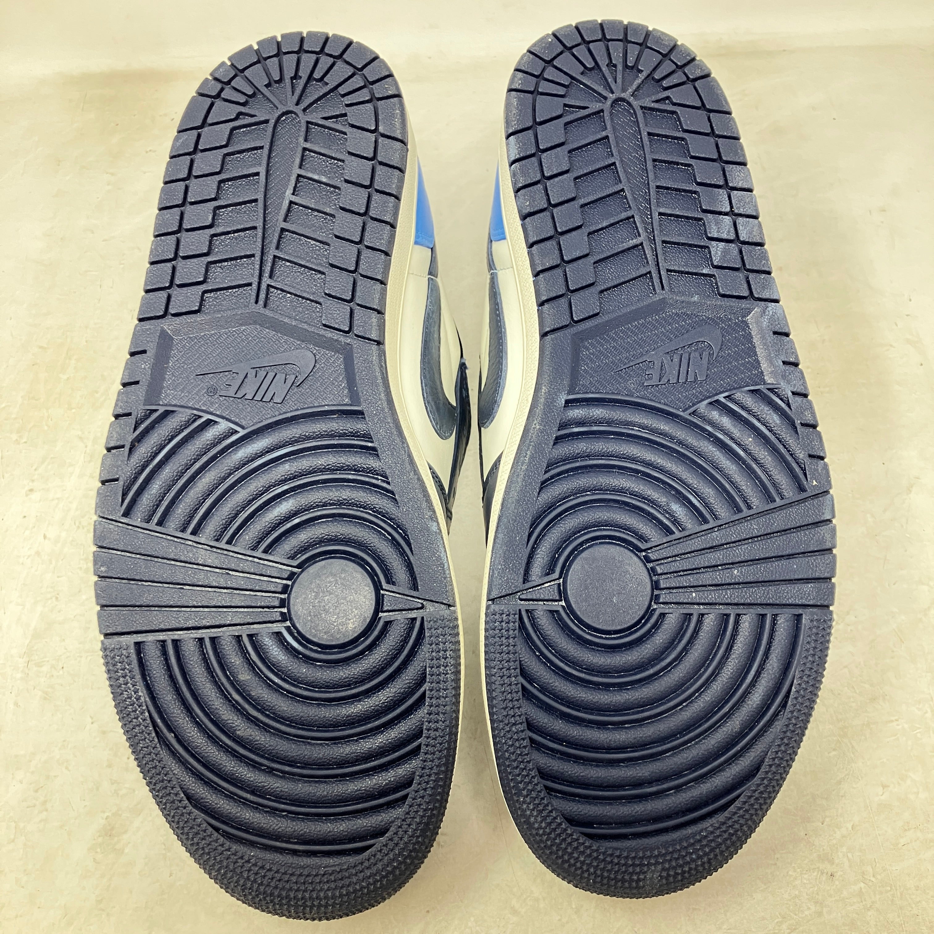 Jordan 1 Low OG Obsidian UNC