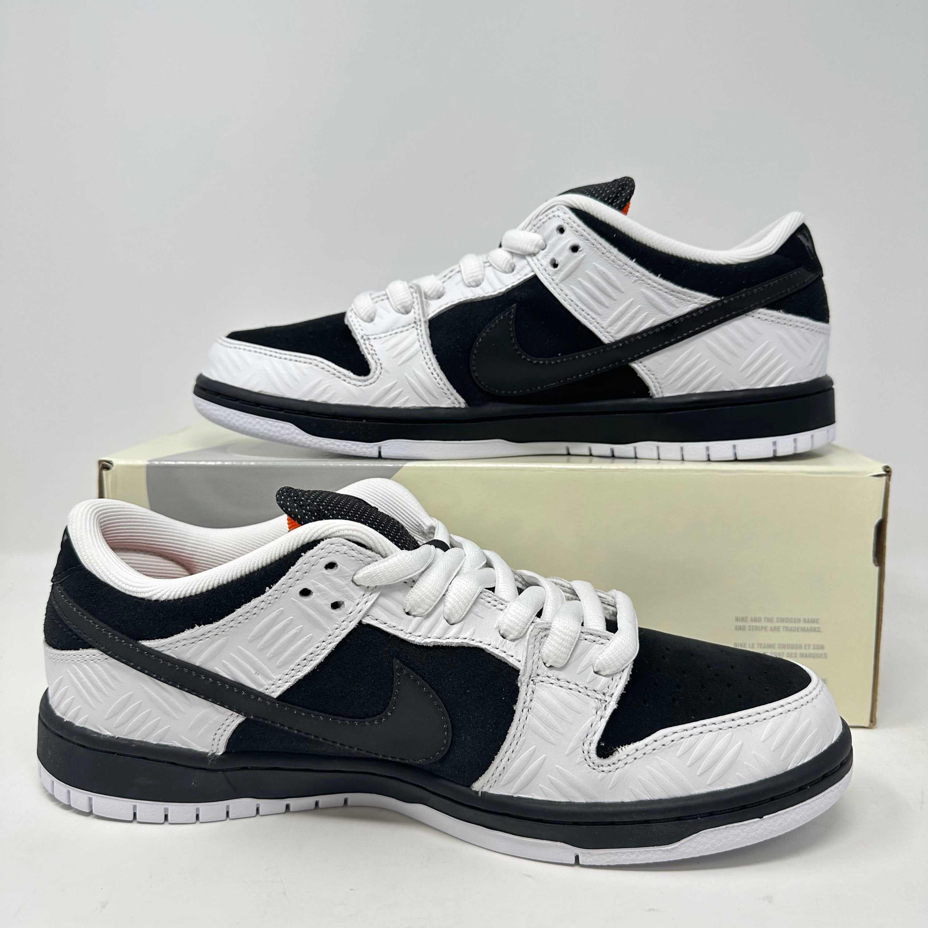 Nike SB Dunk Low TIGHTBOOTH