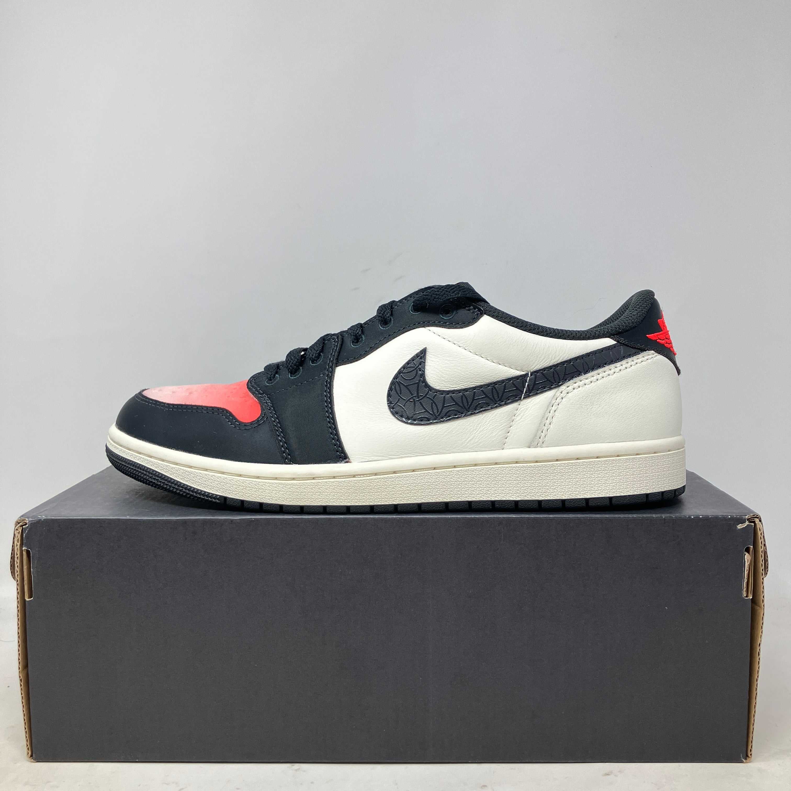 Jordan 1 Retro Low OG PSG Paris Saint-Germain sneaker black white red on box pre owned