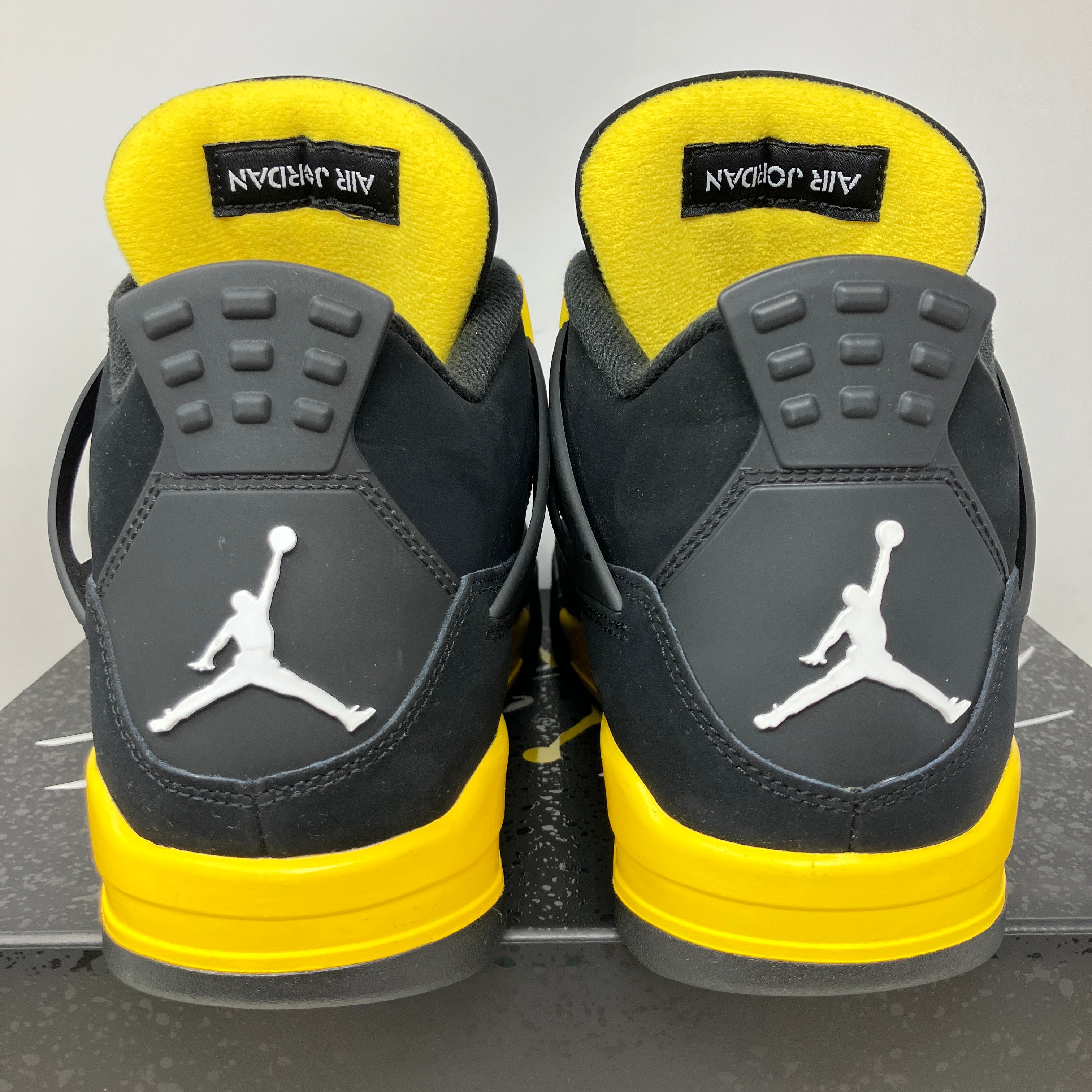 Jordan 4 Retro Thunder (2023)