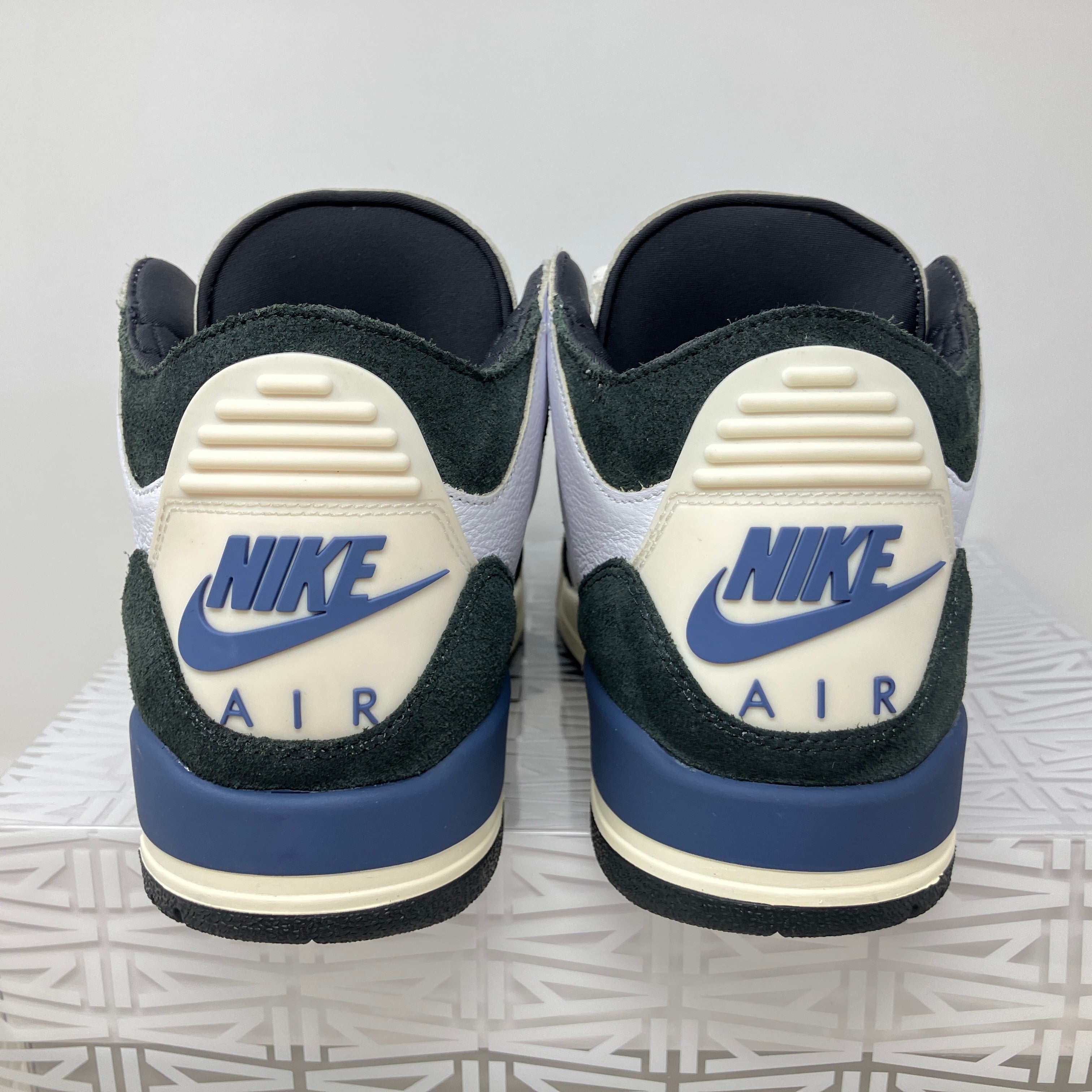 Jordan 3 Retro OG SP A Ma Maniére Diffused Blue
