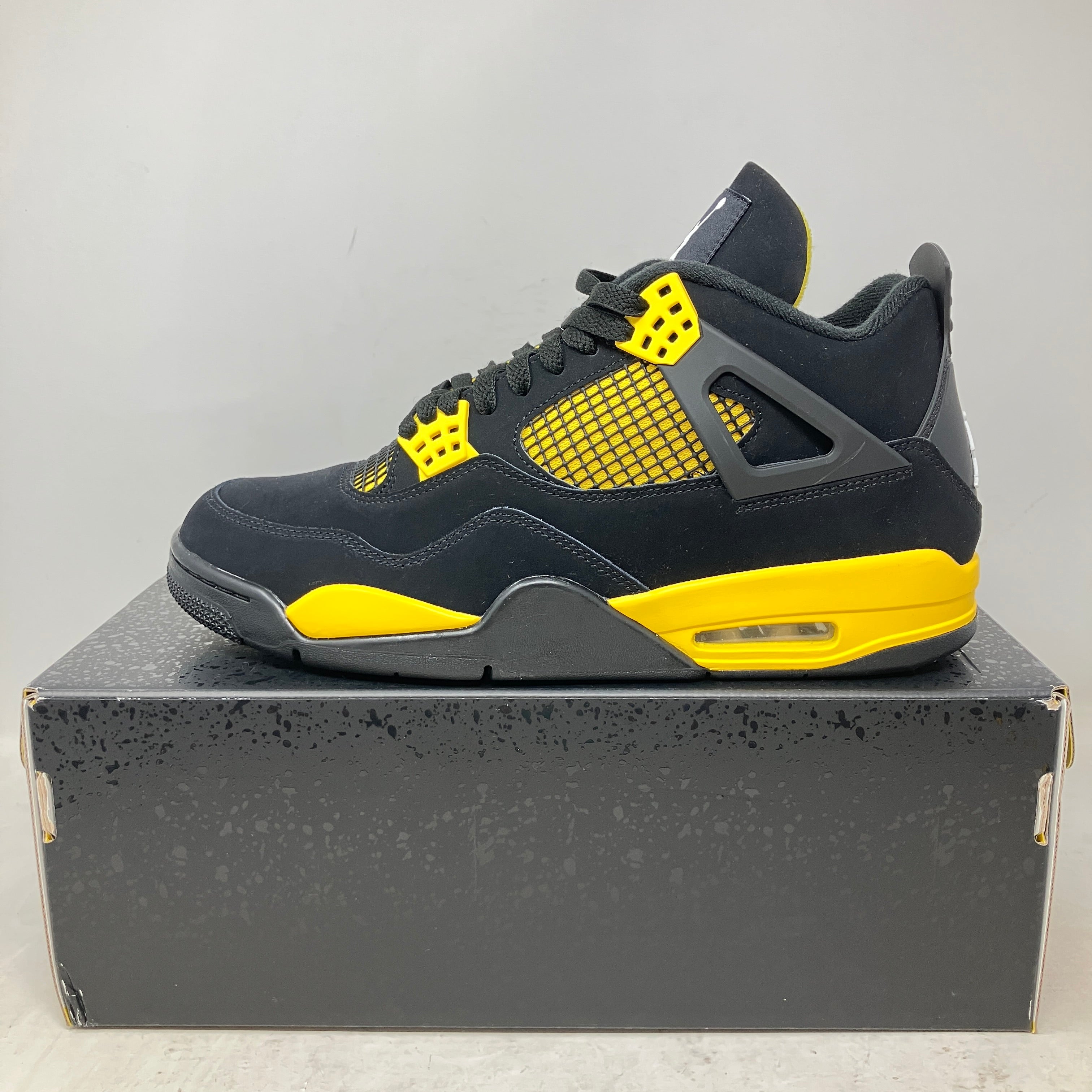 Jordan 4 Retro Thunder (2023)