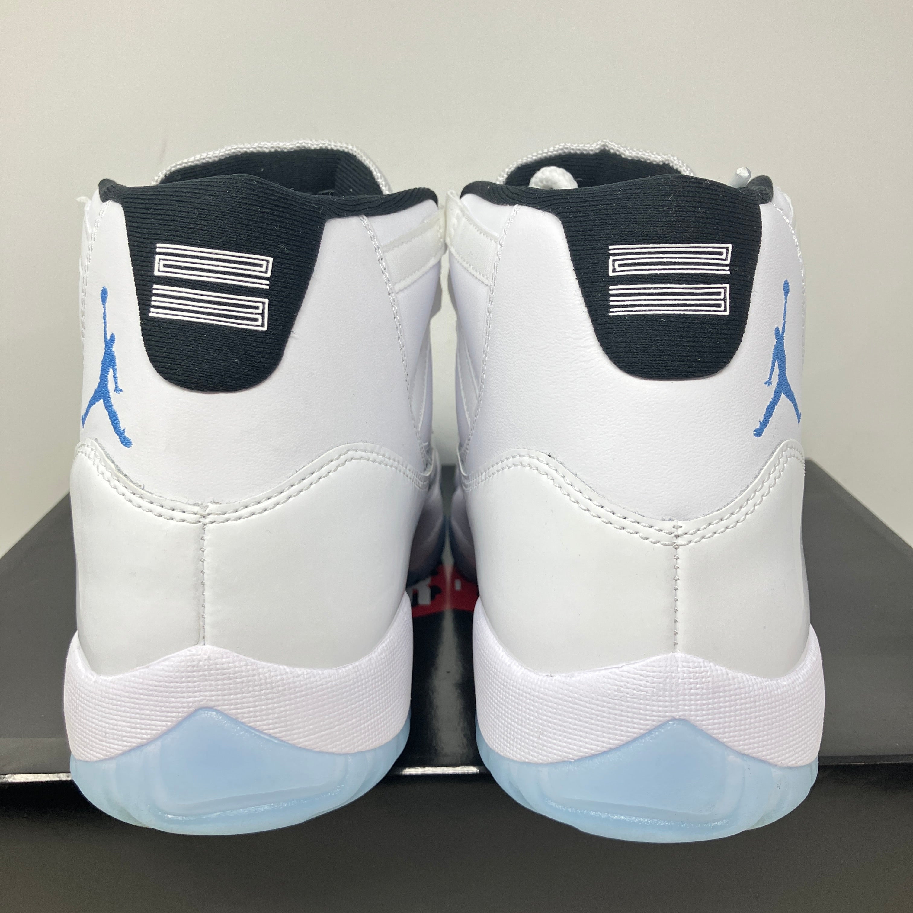 Jordan 11 Retro Legend Blue (2024)