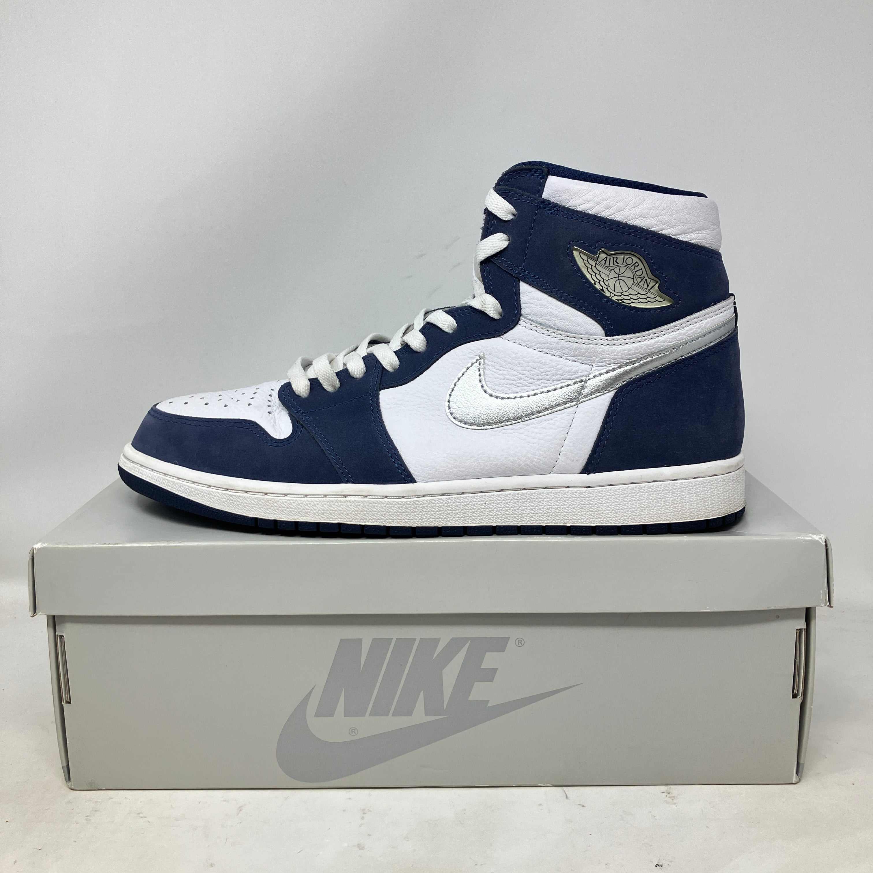 Jordan 1 Retro High CO.JP Midnight Navy 2020 sneaker on Nike box, pre-owned with accessories included