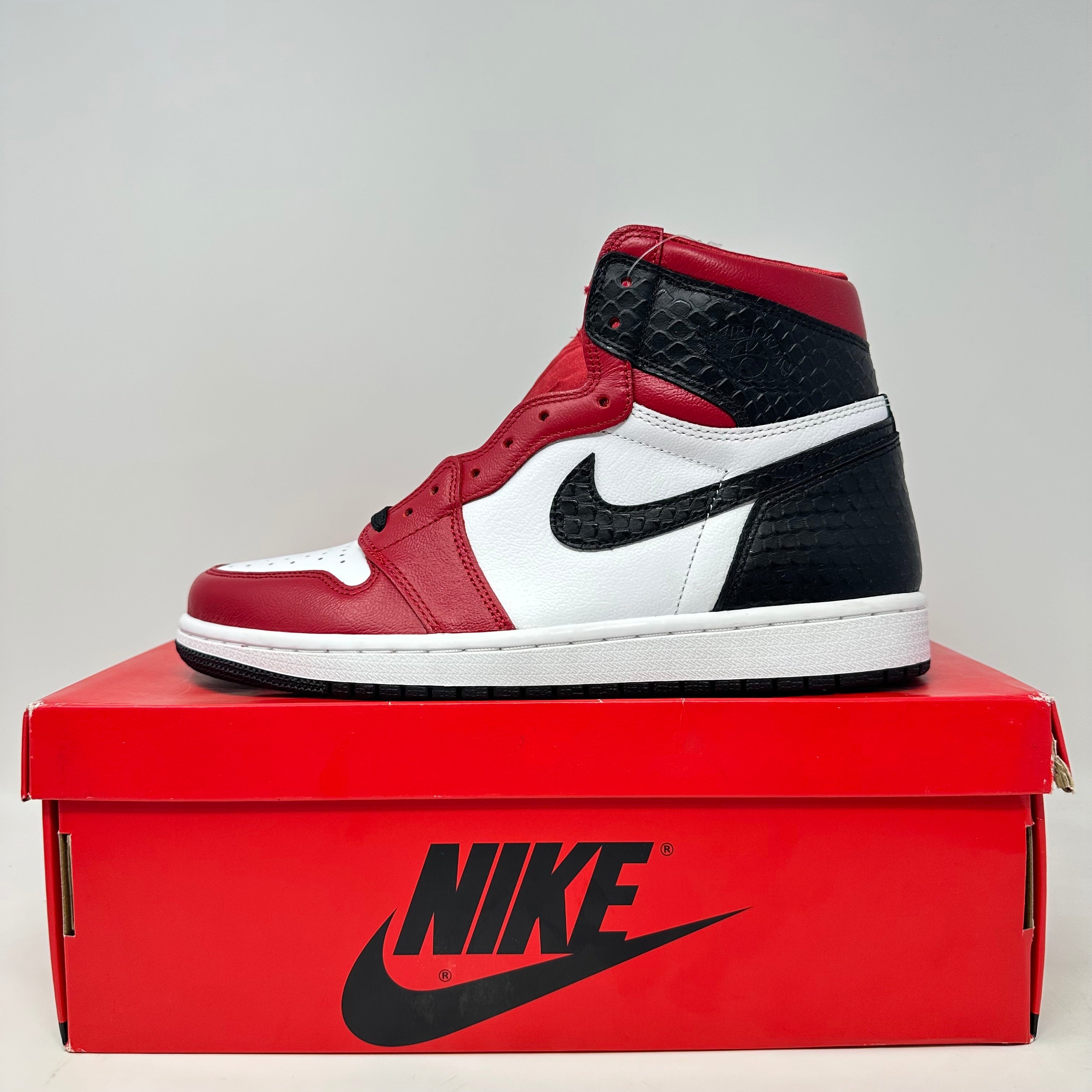 Jordan 1 Retro High Satin Snake Chicago