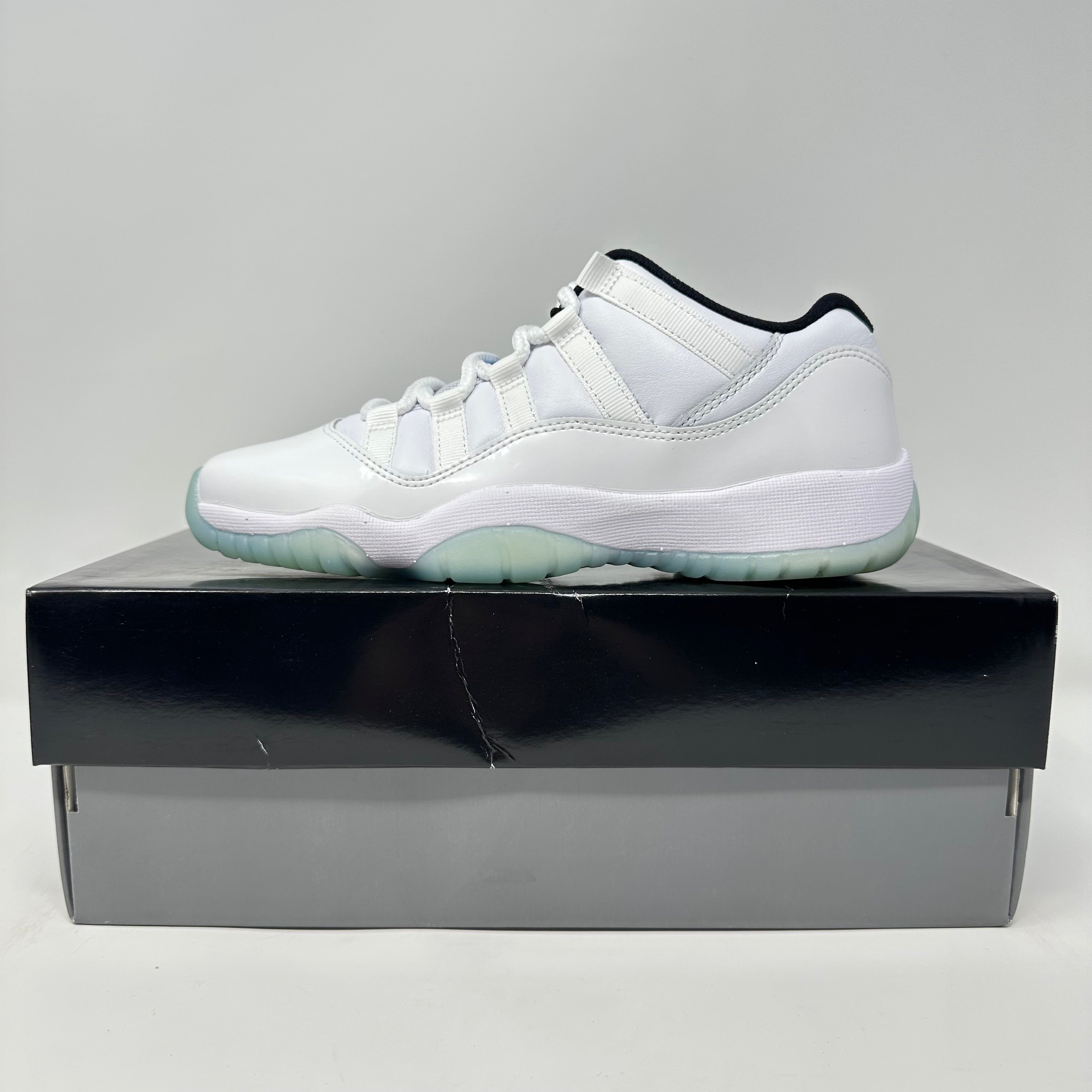 Jordan 11 Retro Low Legend Blue