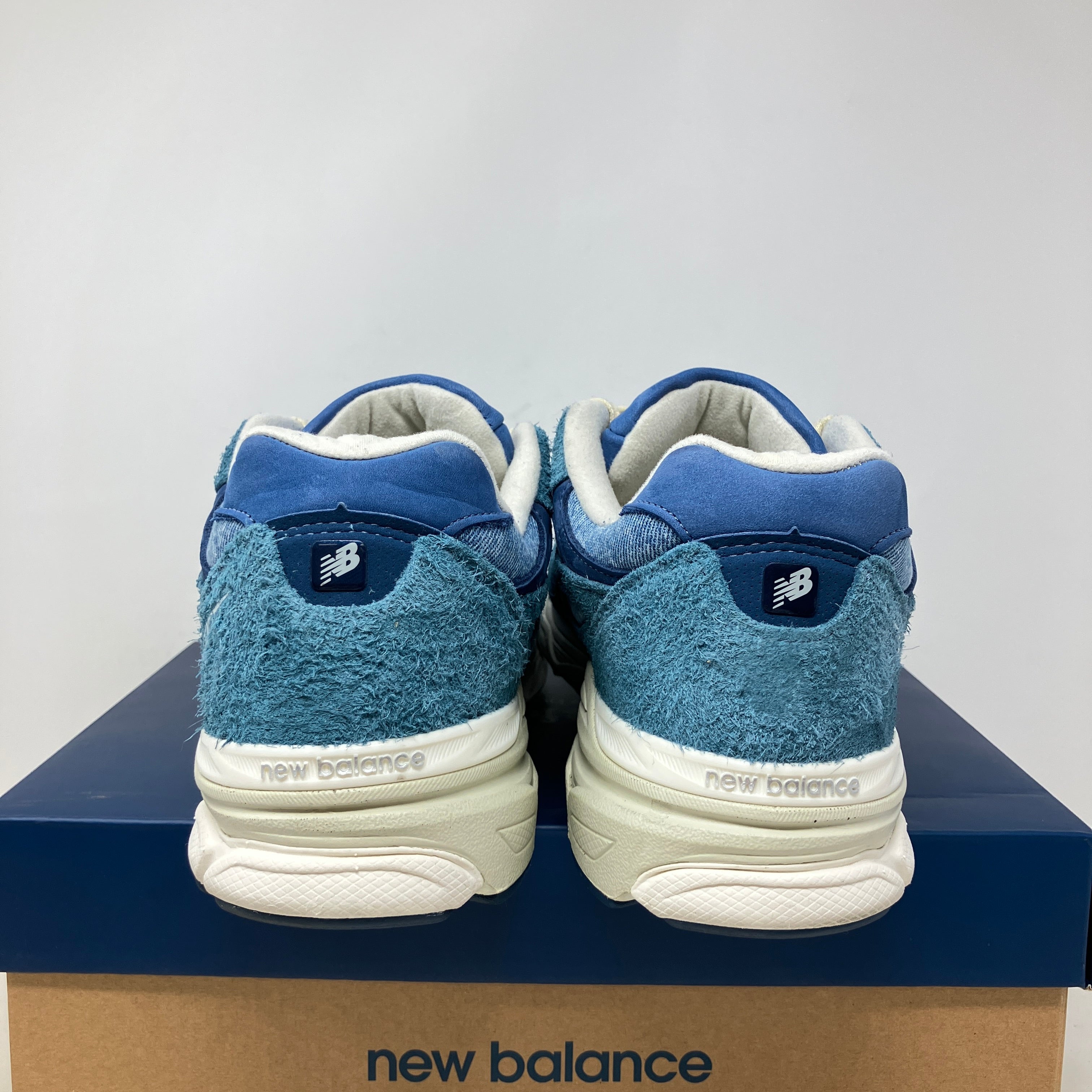 New Balance 990v3 MiUSA Levi's Denim