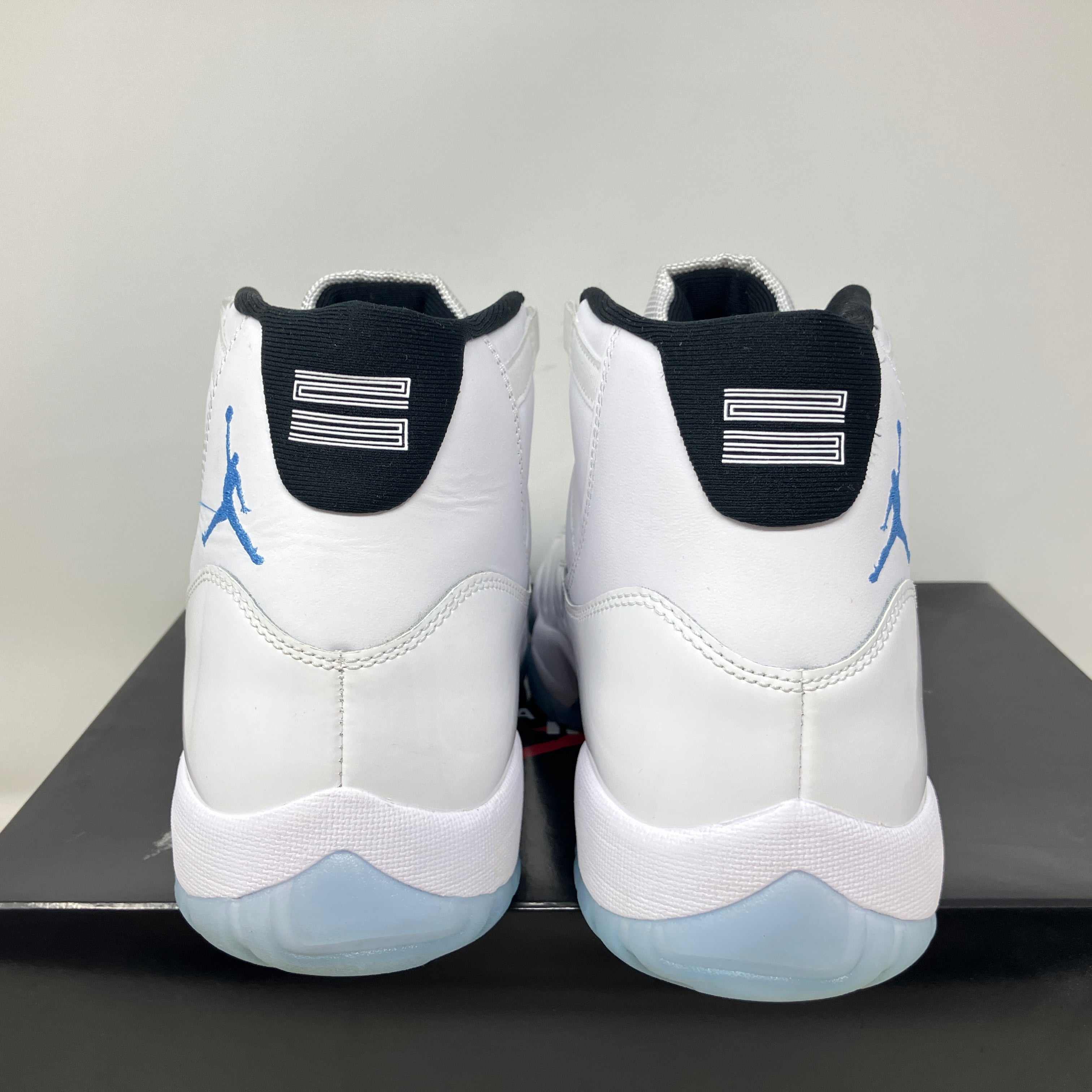 Jordan 11 Retro Legend Blue (2024)