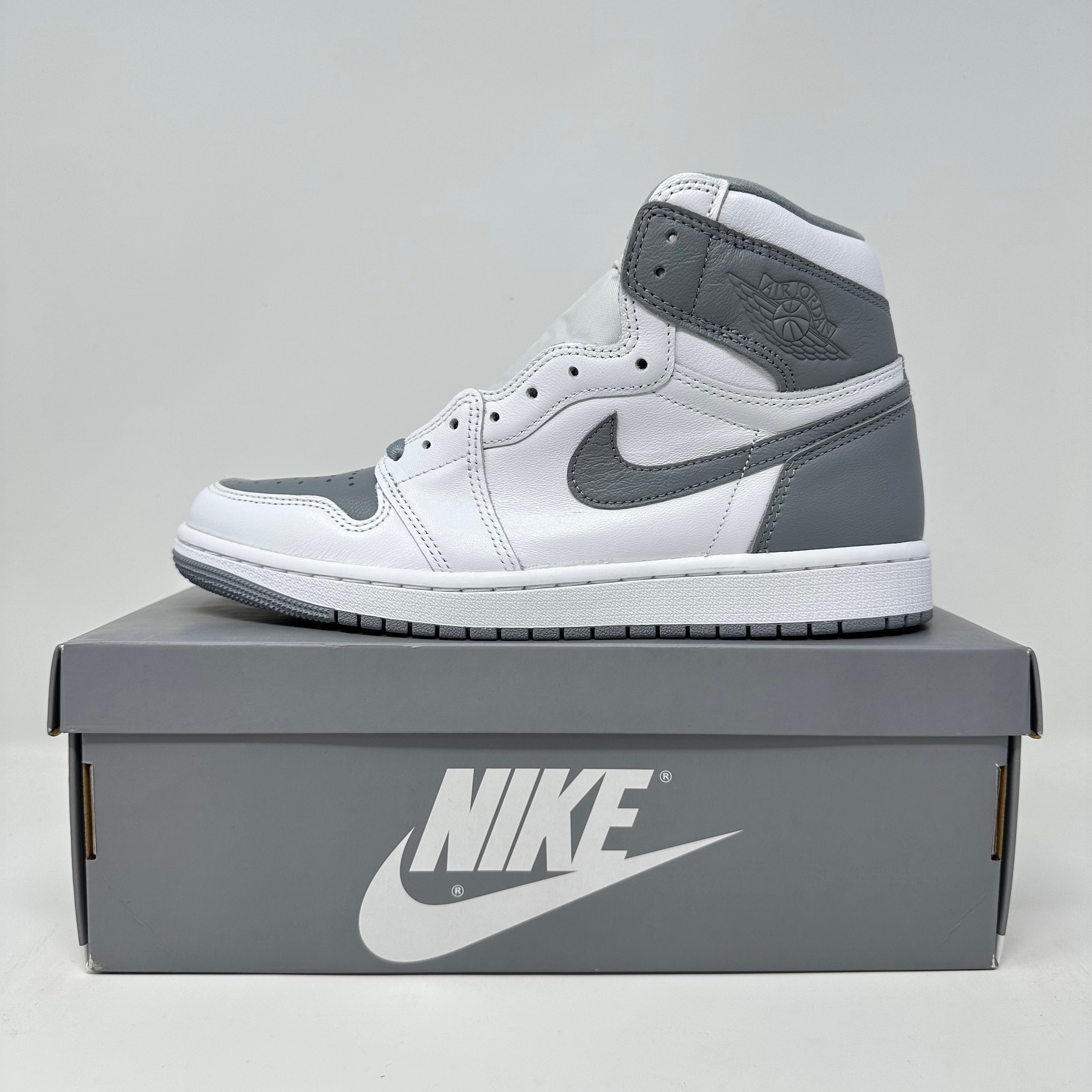Jordan 1 Retro High OG Stealth