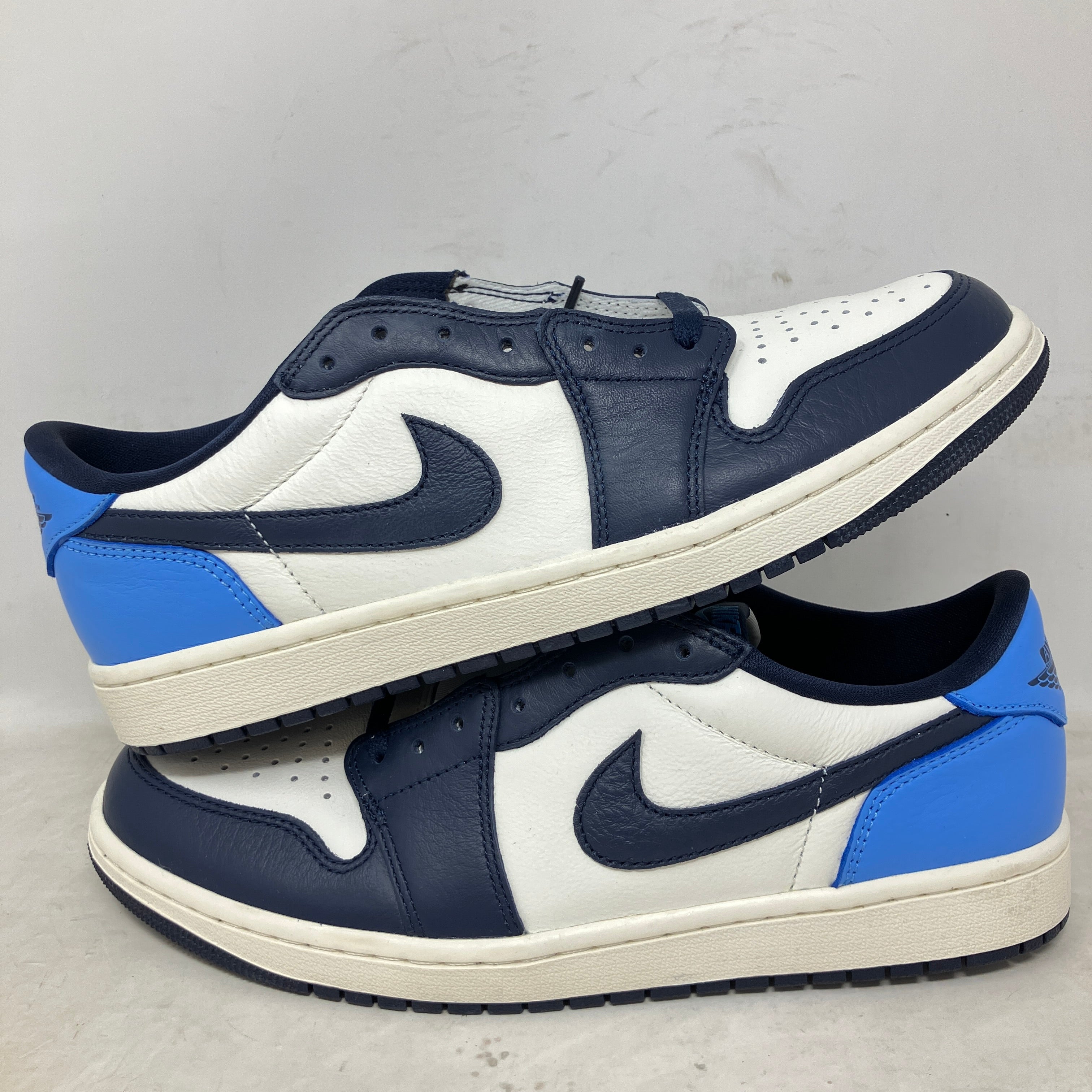 Jordan 1 Low OG Obsidian UNC
