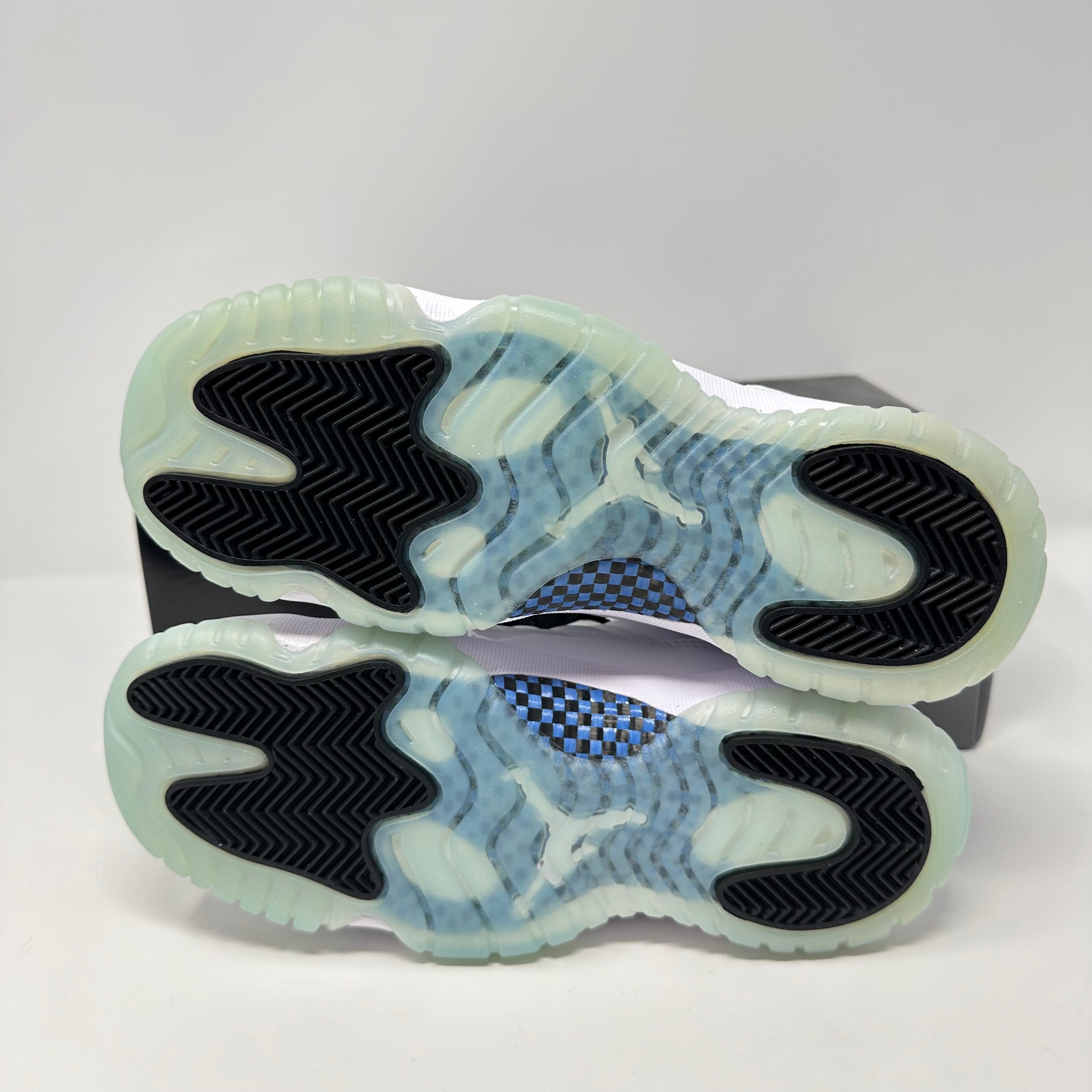 Jordan 11 Retro Low Legend Blue