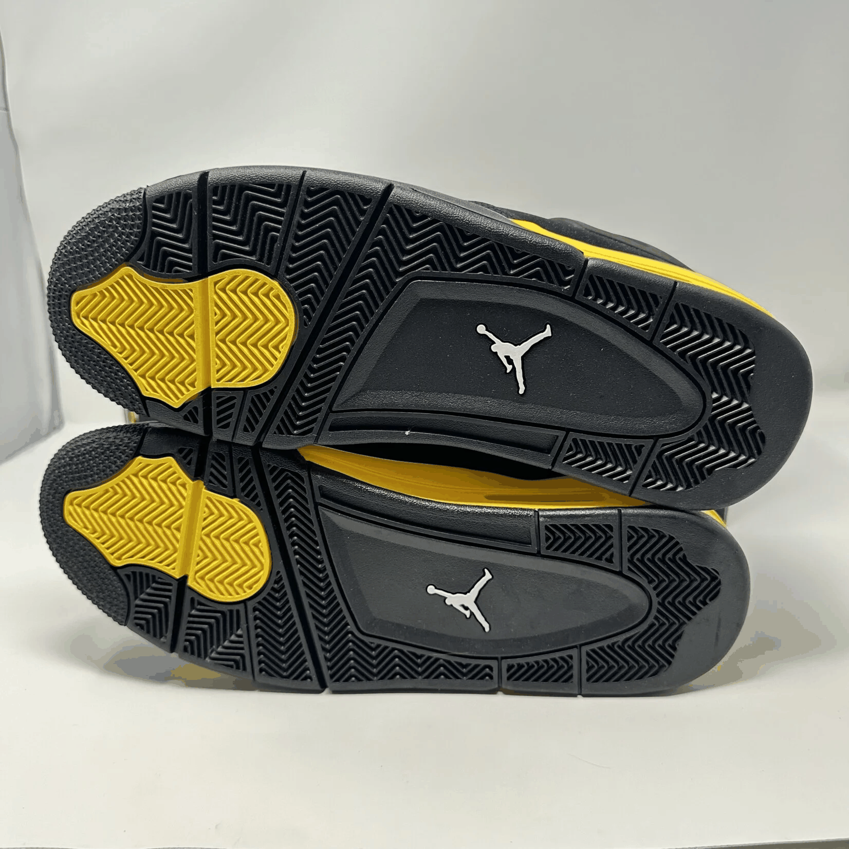 Jordan 4 Retro Thunder (2023)