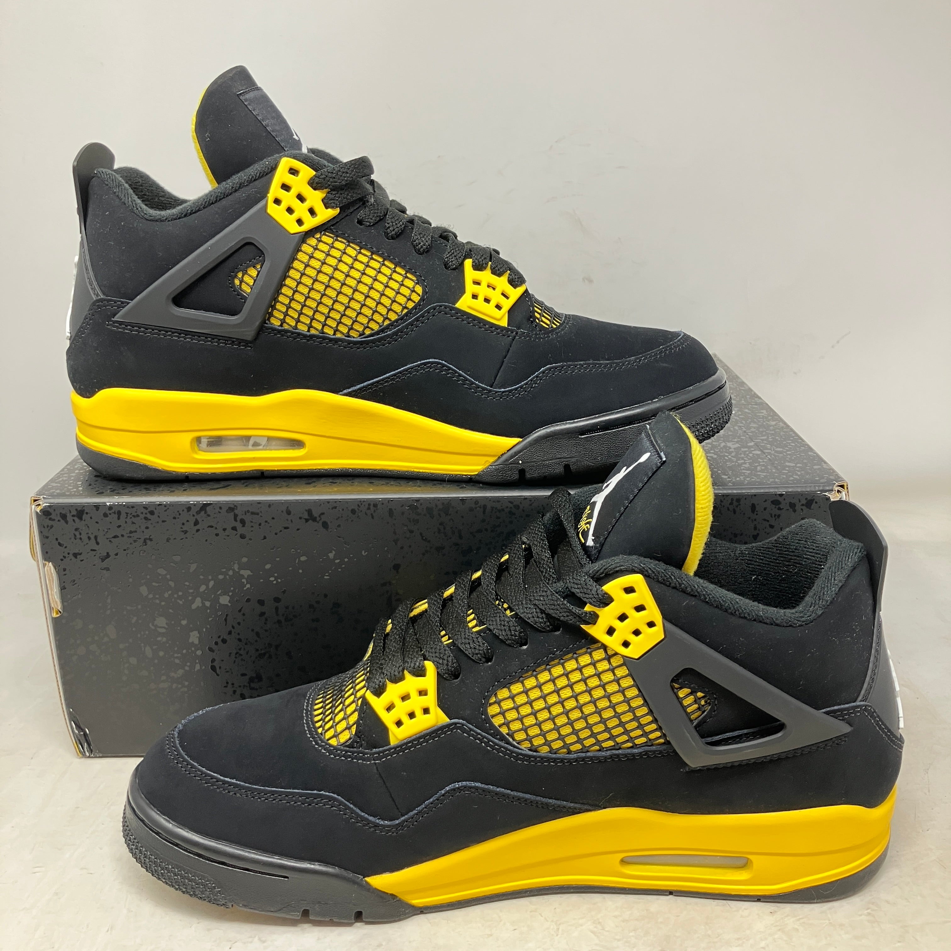 Jordan 4 Retro Thunder (2023)