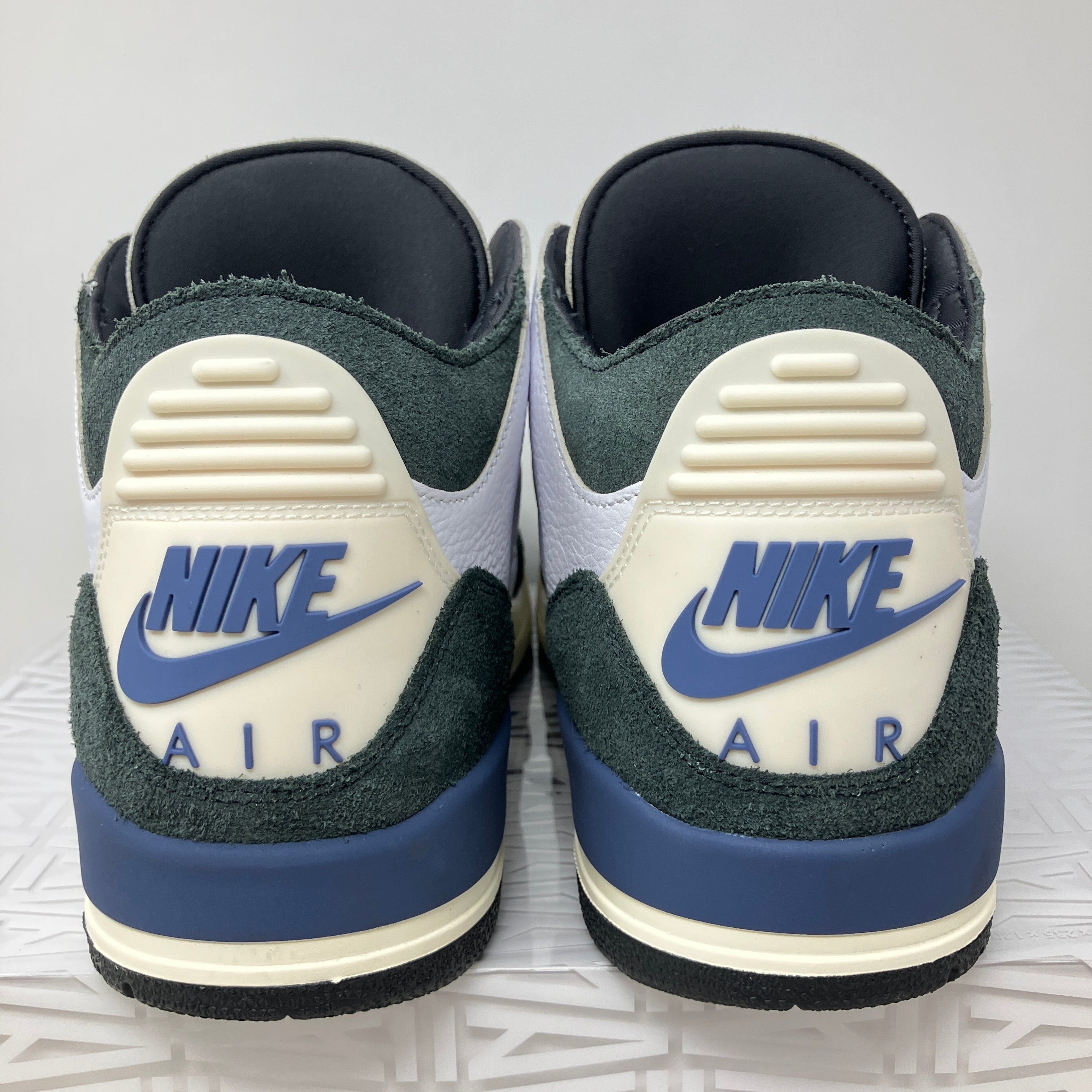 Jordan 3 Retro OG SP A Ma Maniére Diffused Blue