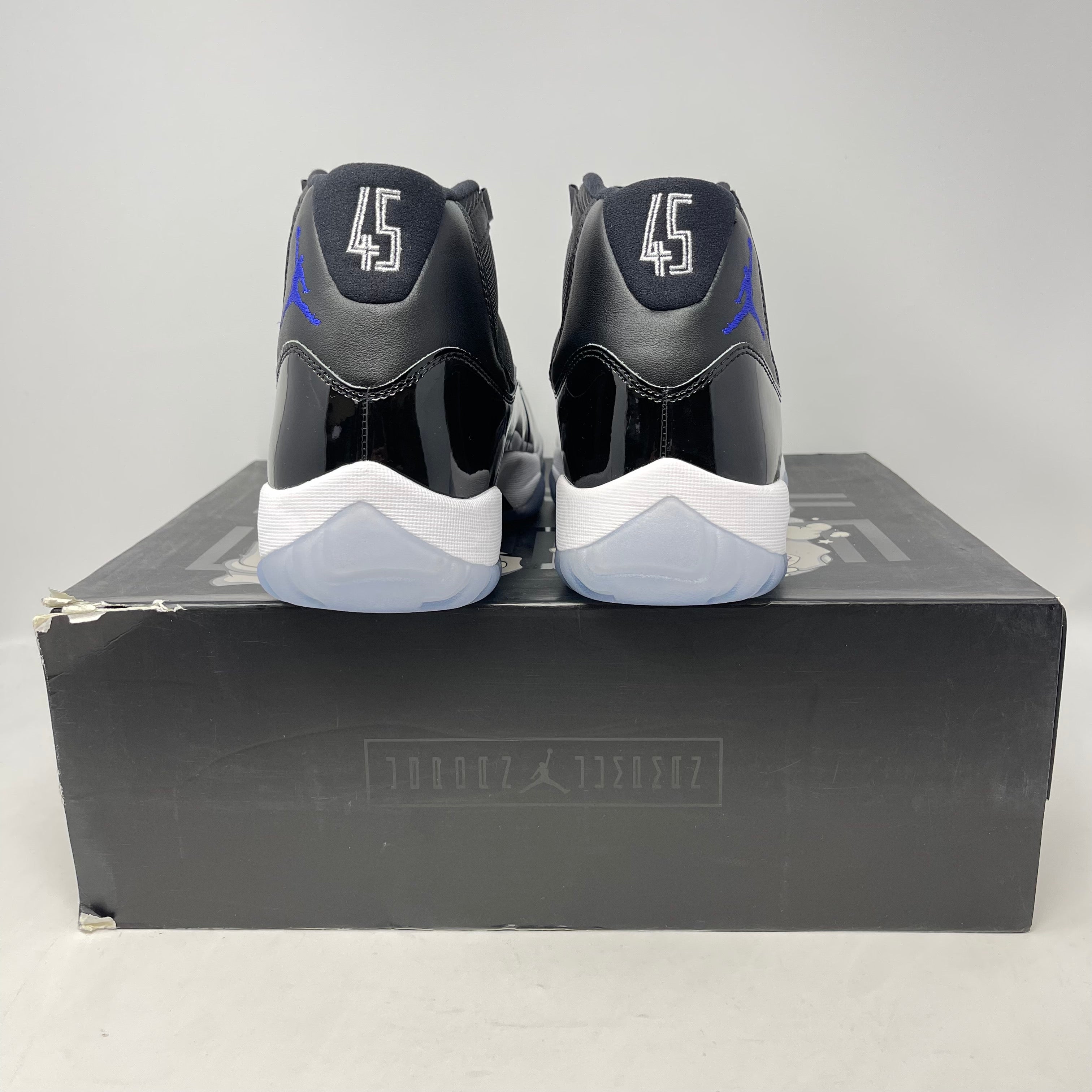 Jordan 11 Retro Space Jam (2016)