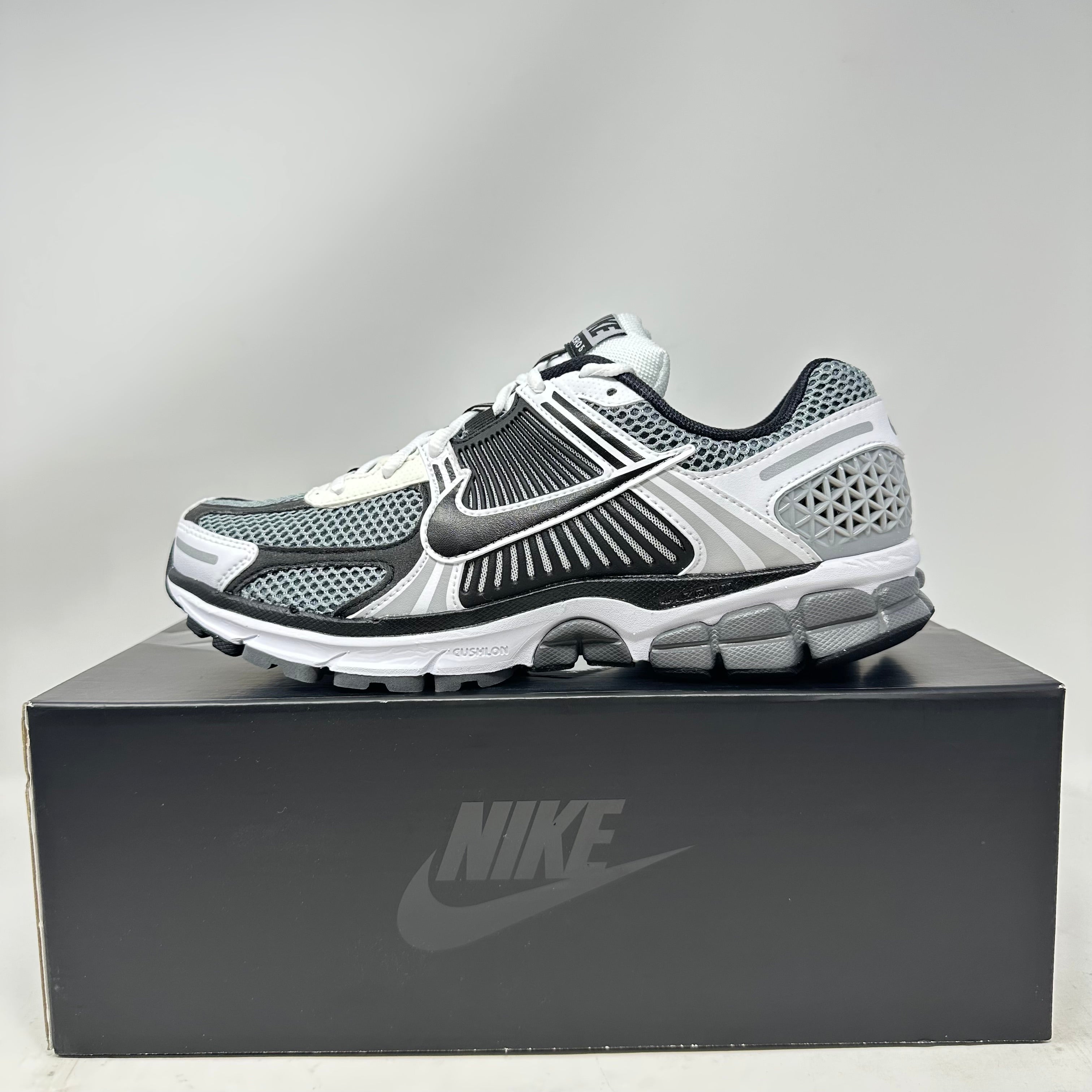 Nike Zoom Vomero 5 SE SP Dark Grey Black White