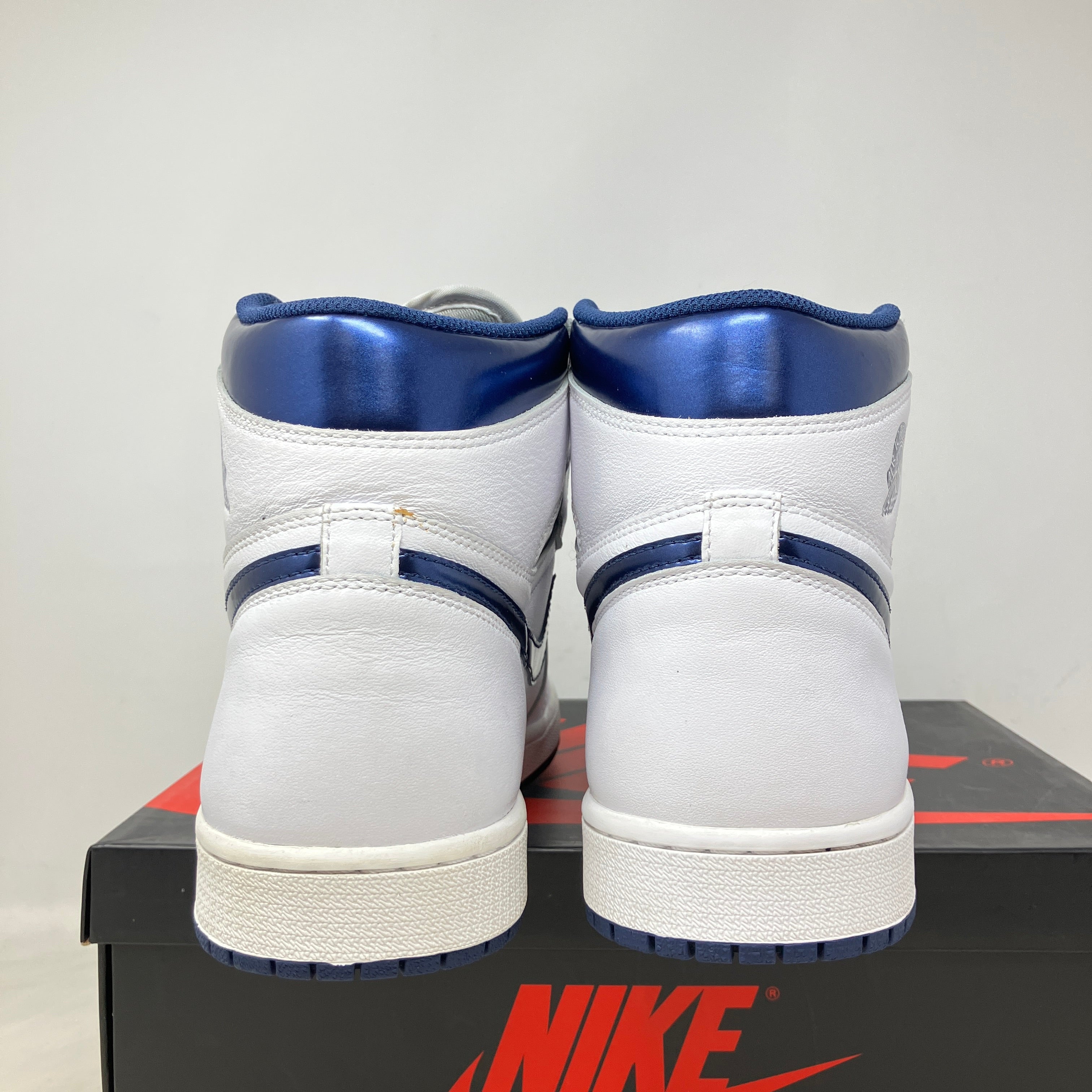 Jordan 1 Retro Metallic Navy (2016)