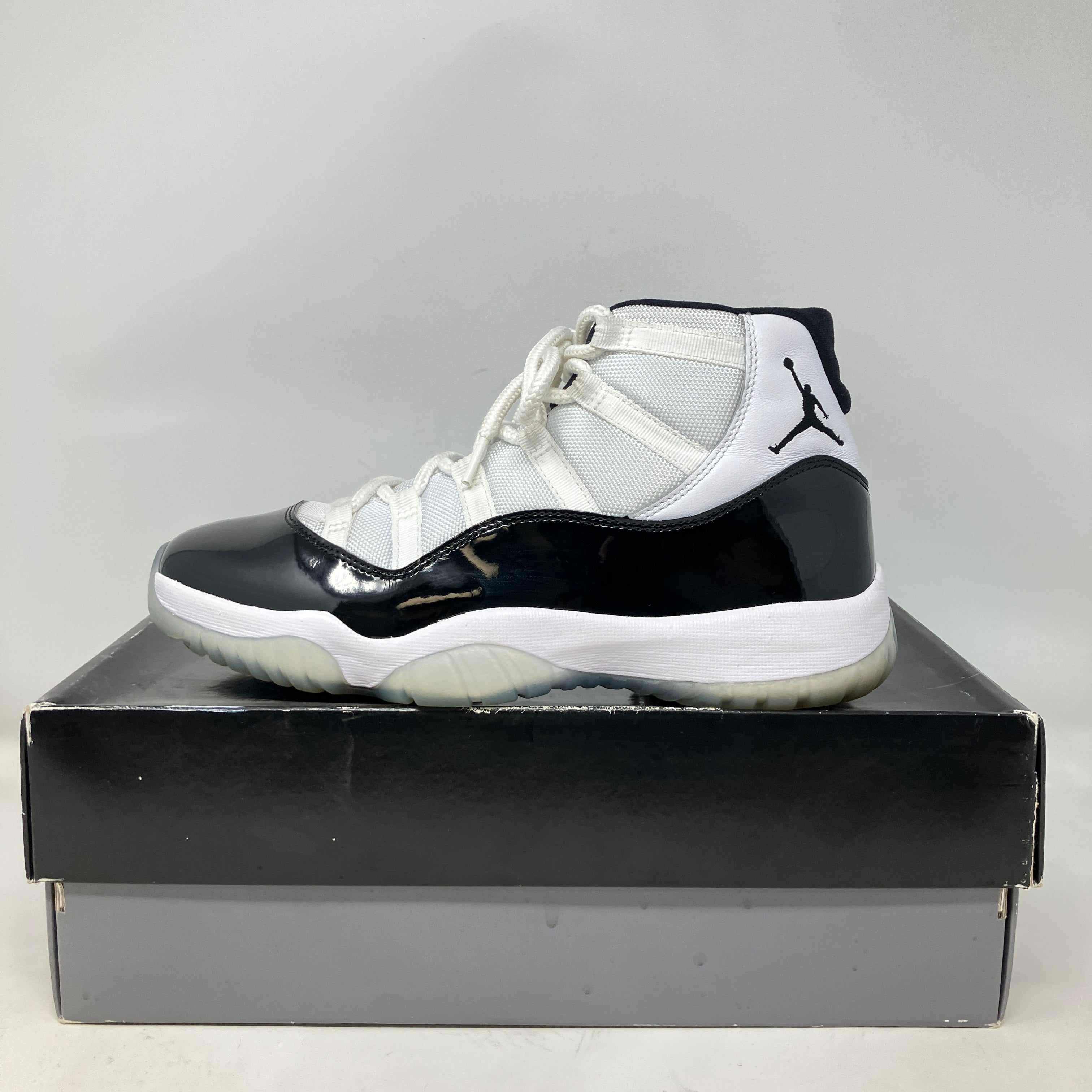 Pre owned Jordan 11 Retro Concord 2018 sneaker with all accessories on box