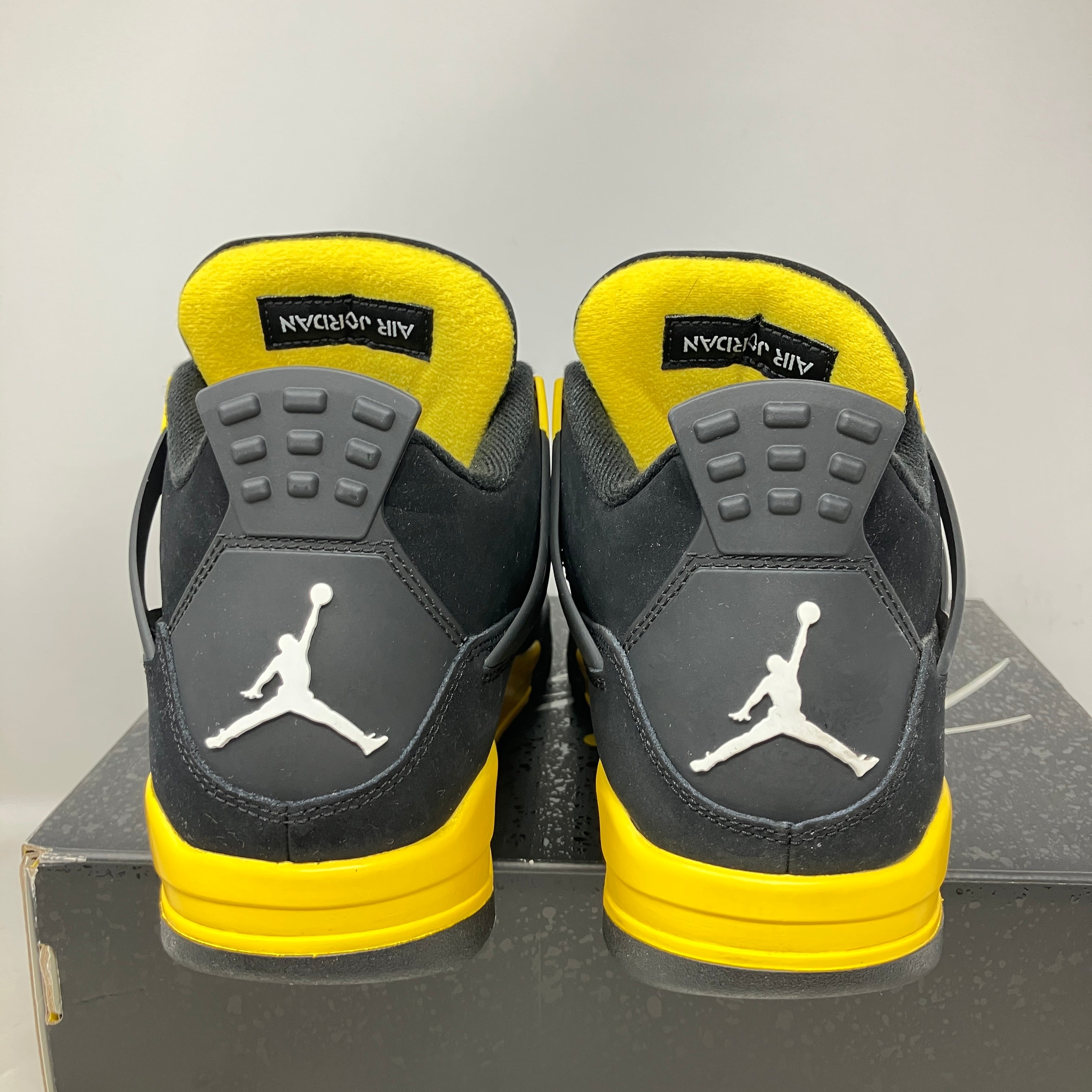Jordan 4 Retro Thunder (2023)