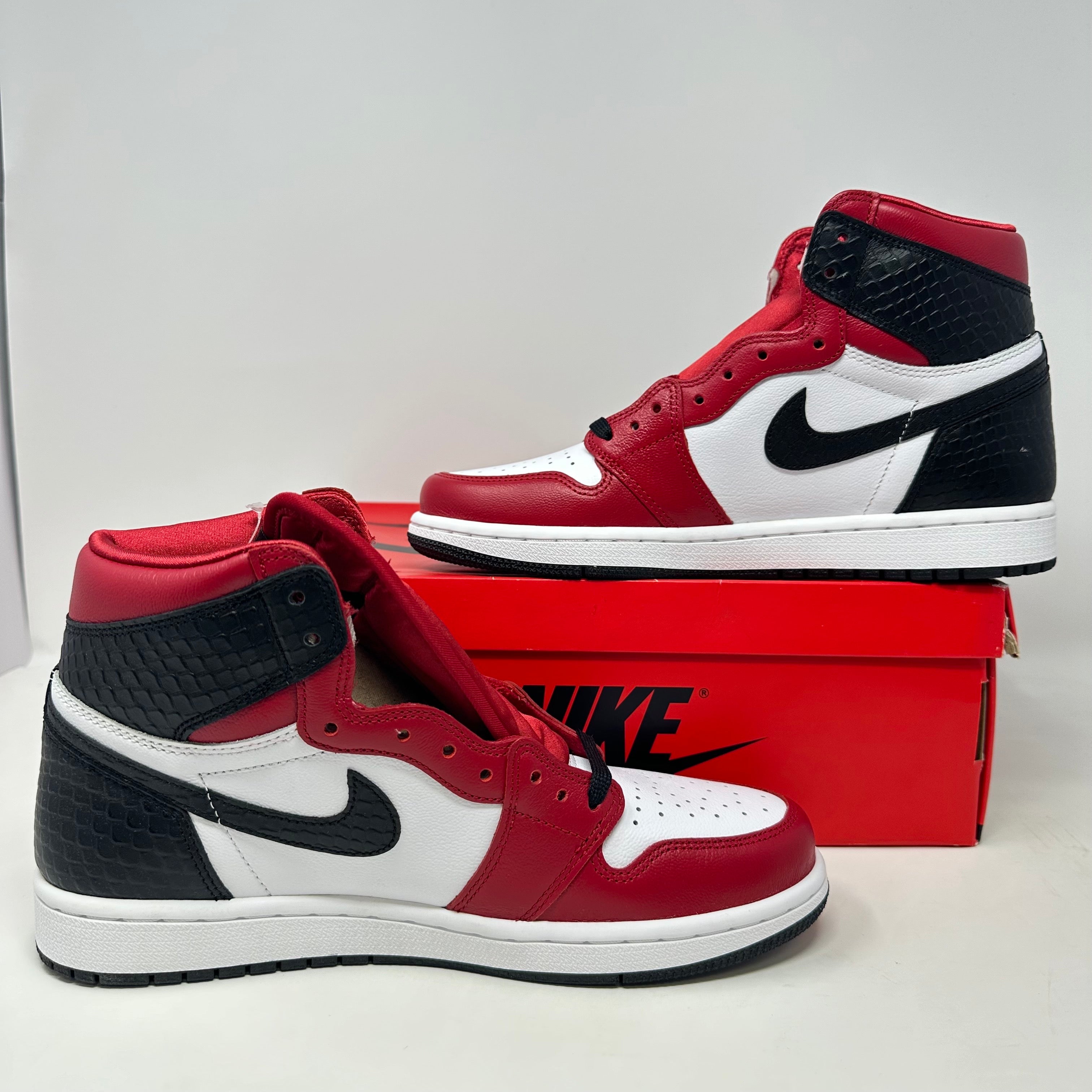 Jordan 1 Retro High Satin Snake Chicago