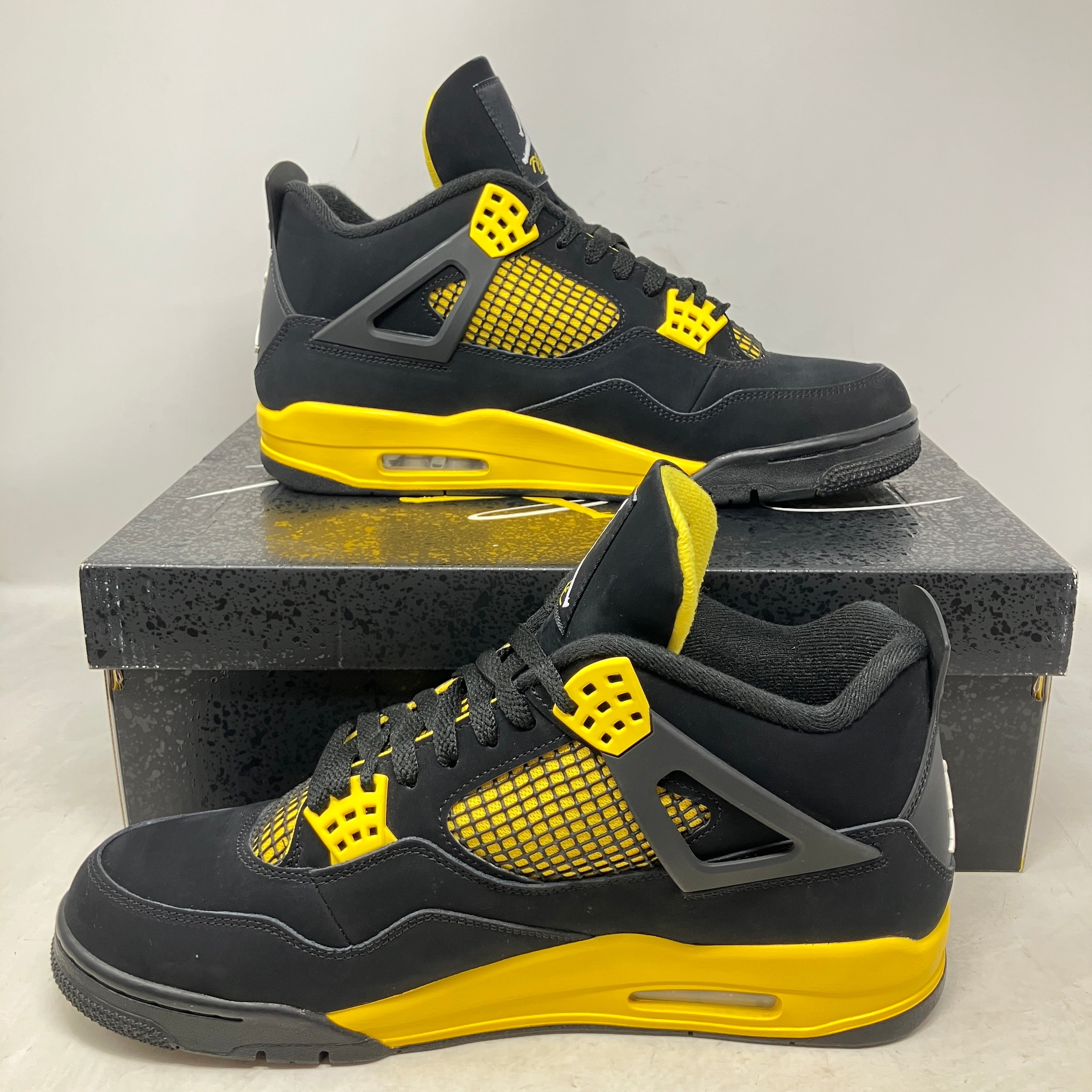 Jordan 4 Retro Thunder (2023)