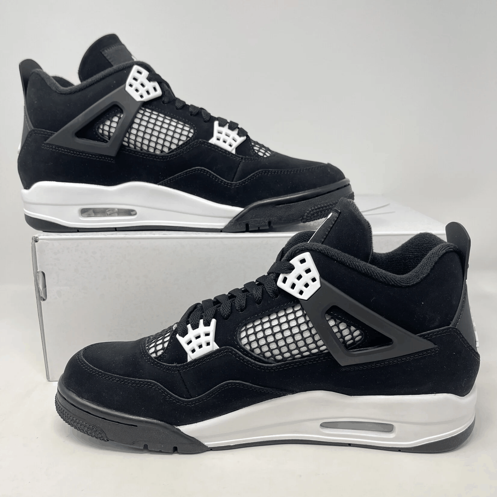 Jordan 4 Retro White Thunder sneakers, brand new with accessories included.