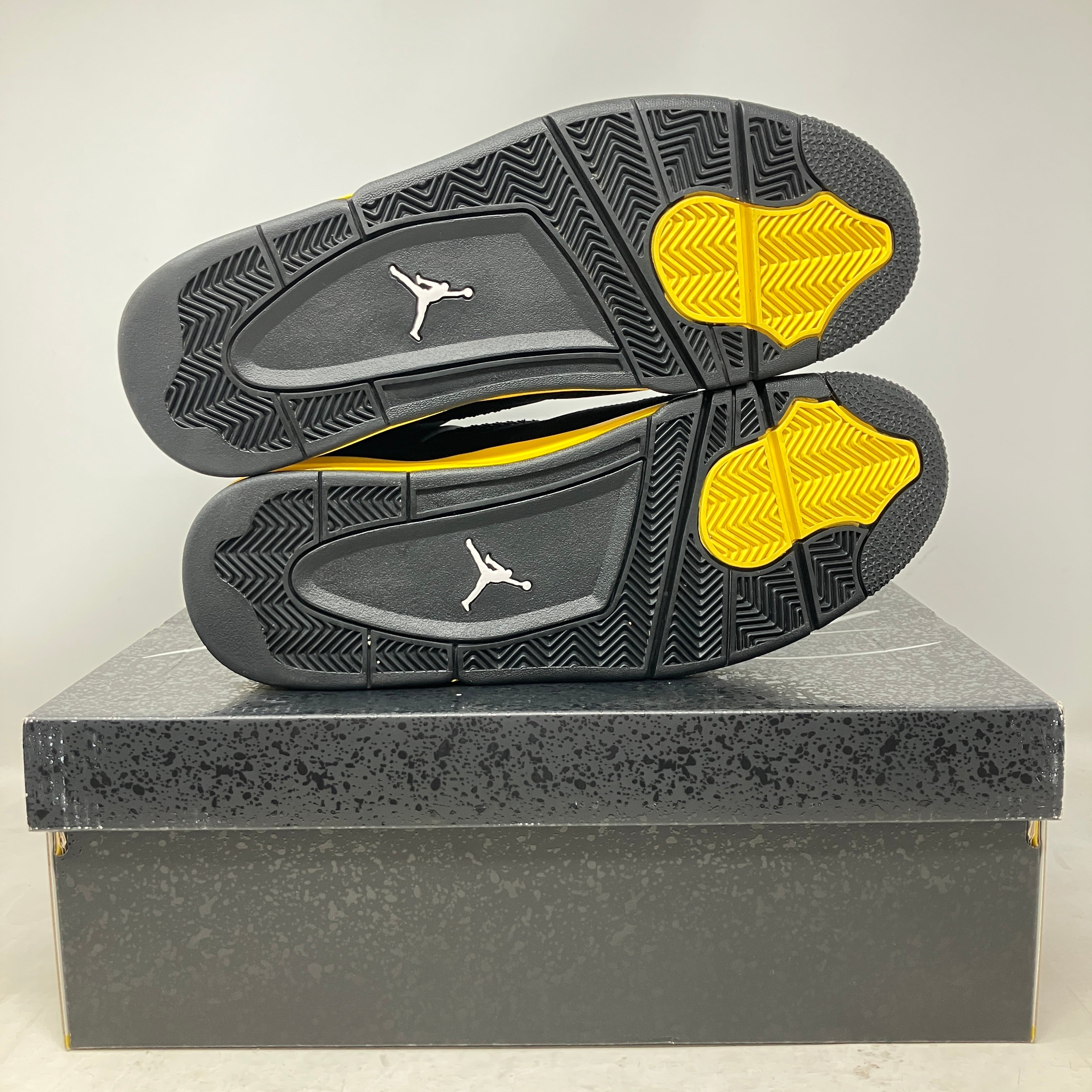 Jordan 4 Retro Thunder (2023)