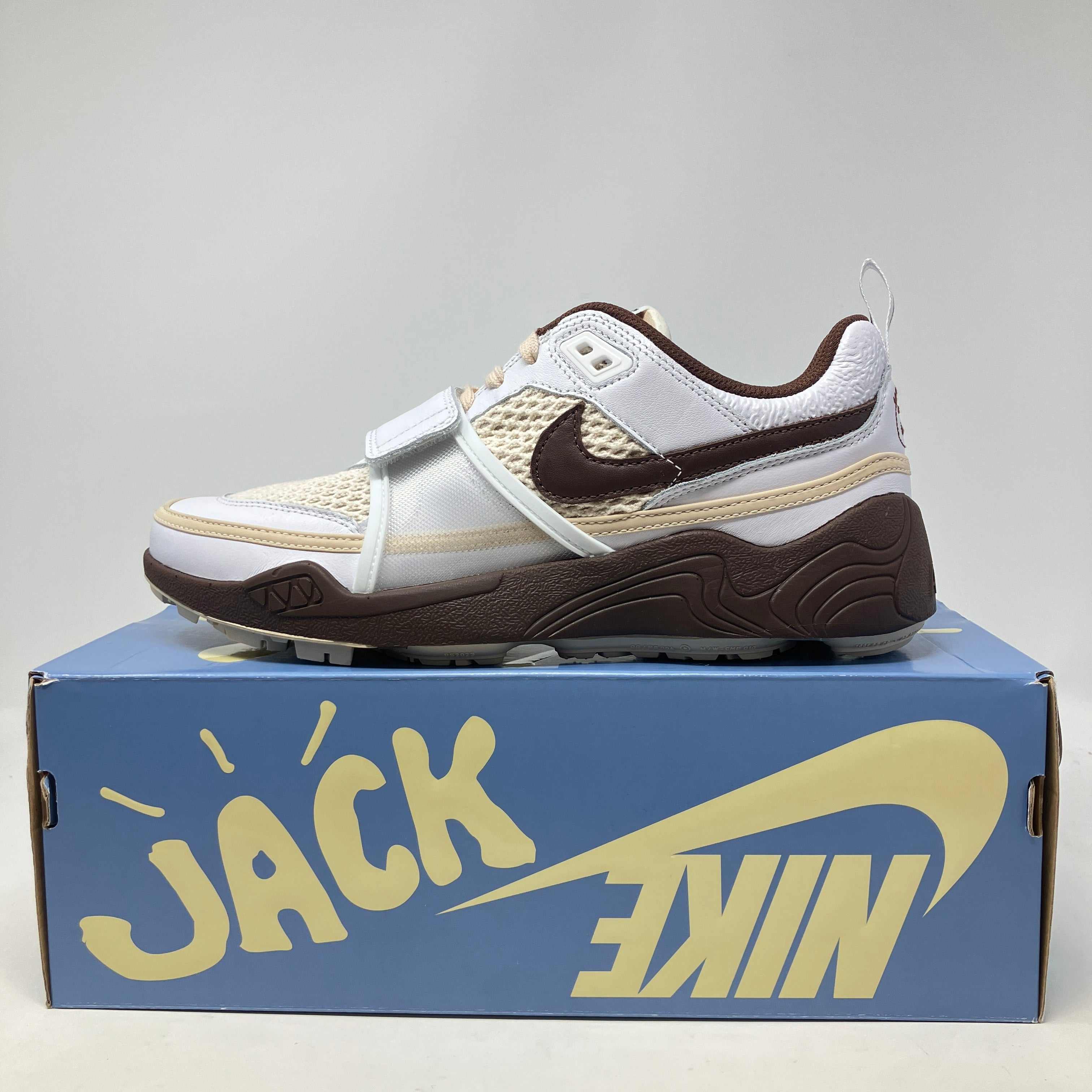 Nike Zoom Field Jaxx Travis Scott light chocolate sneaker on box with Jack Nike branding