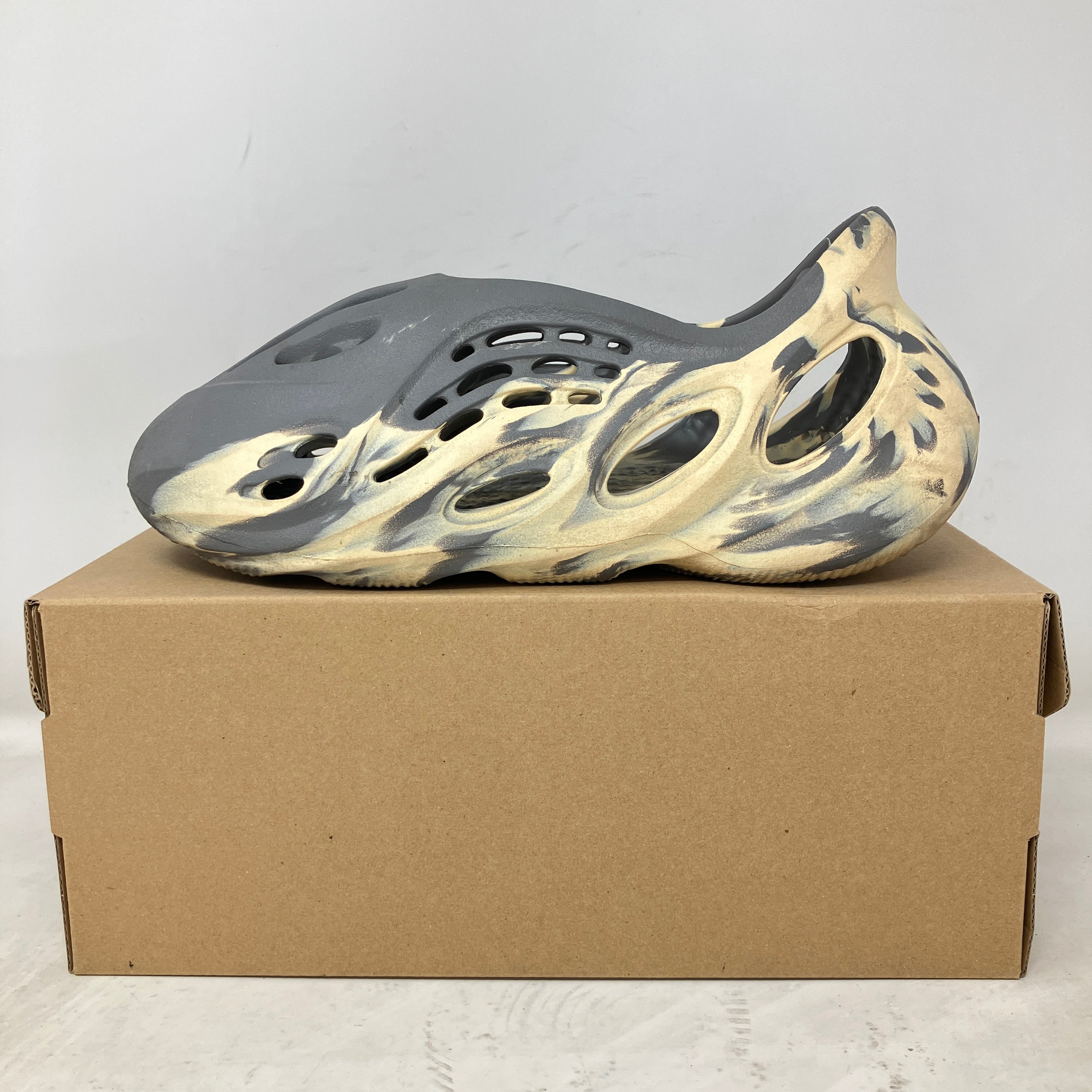 adidas Yeezy Foam RNNR MXT Moon Gray