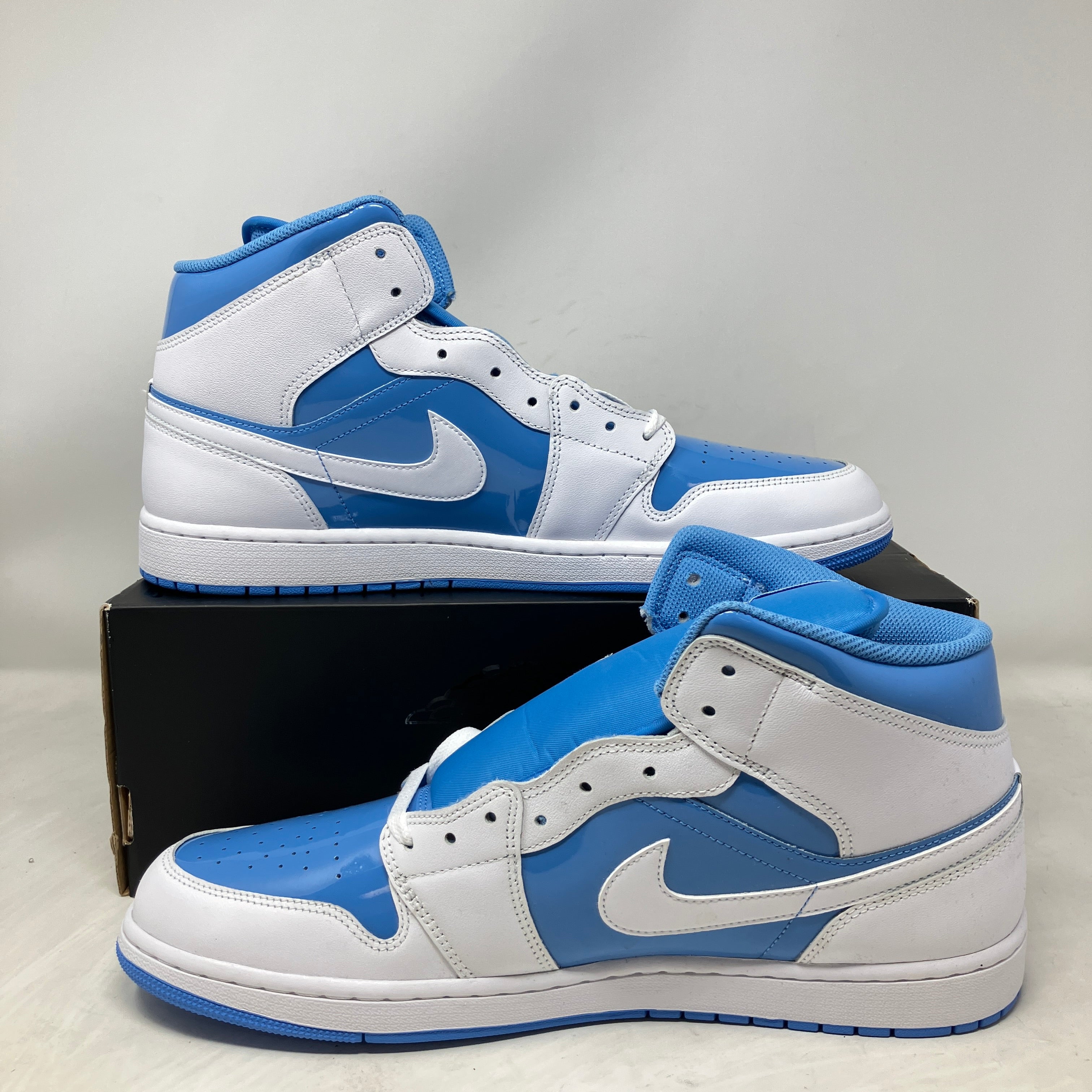Jordan 1 Mid Legend Blue