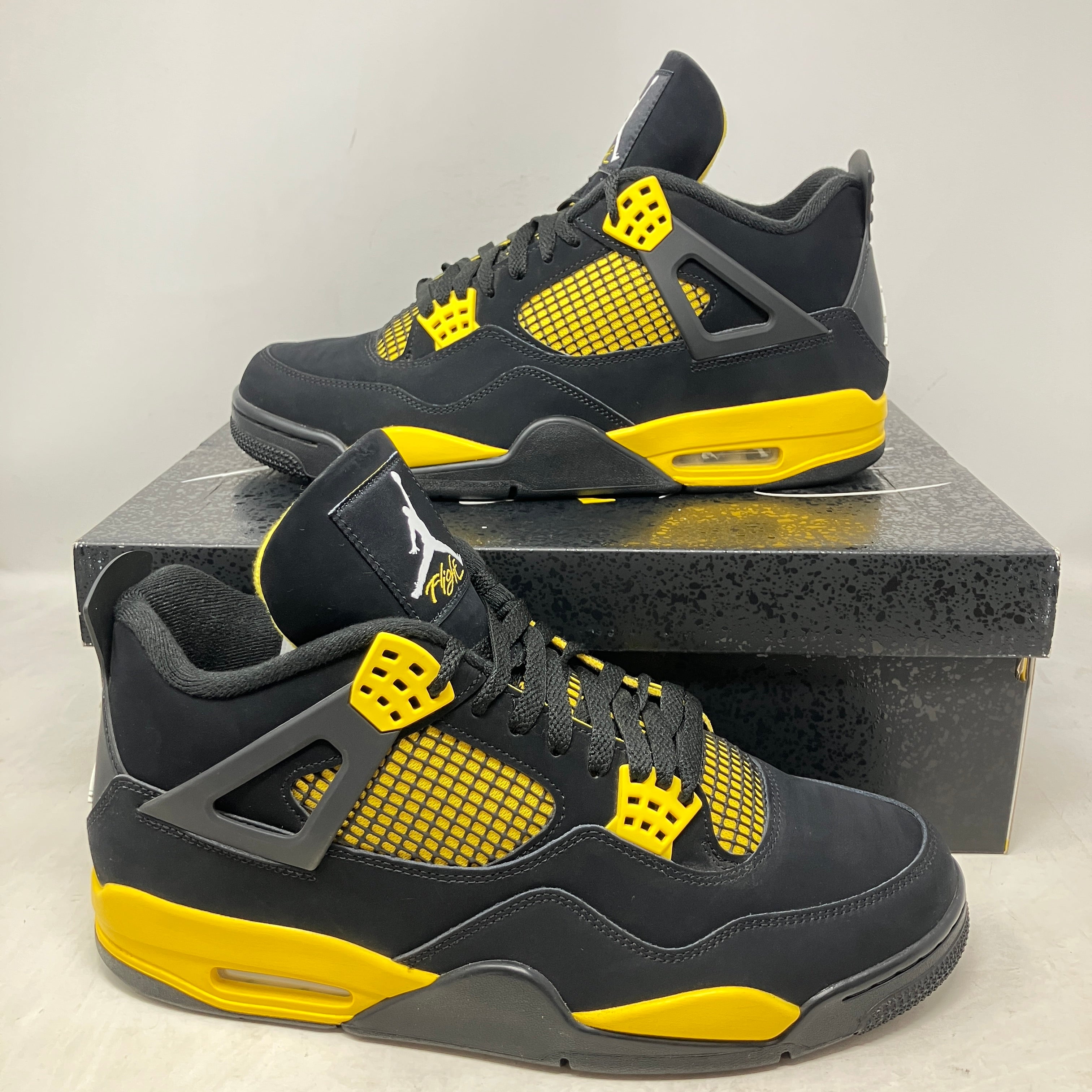 Jordan 4 Retro Thunder (2023)