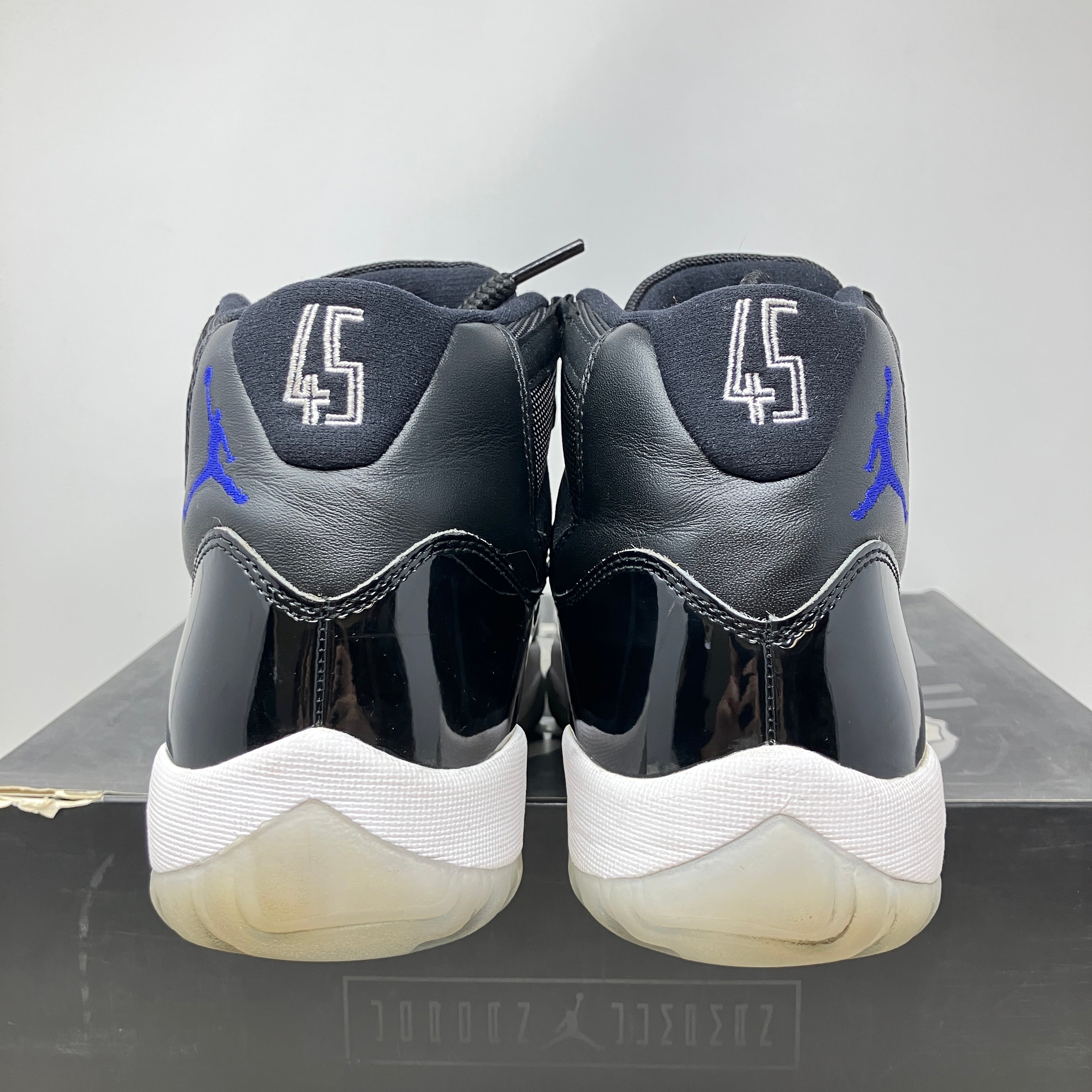 Jordan 11 Retro Space Jam (2016)