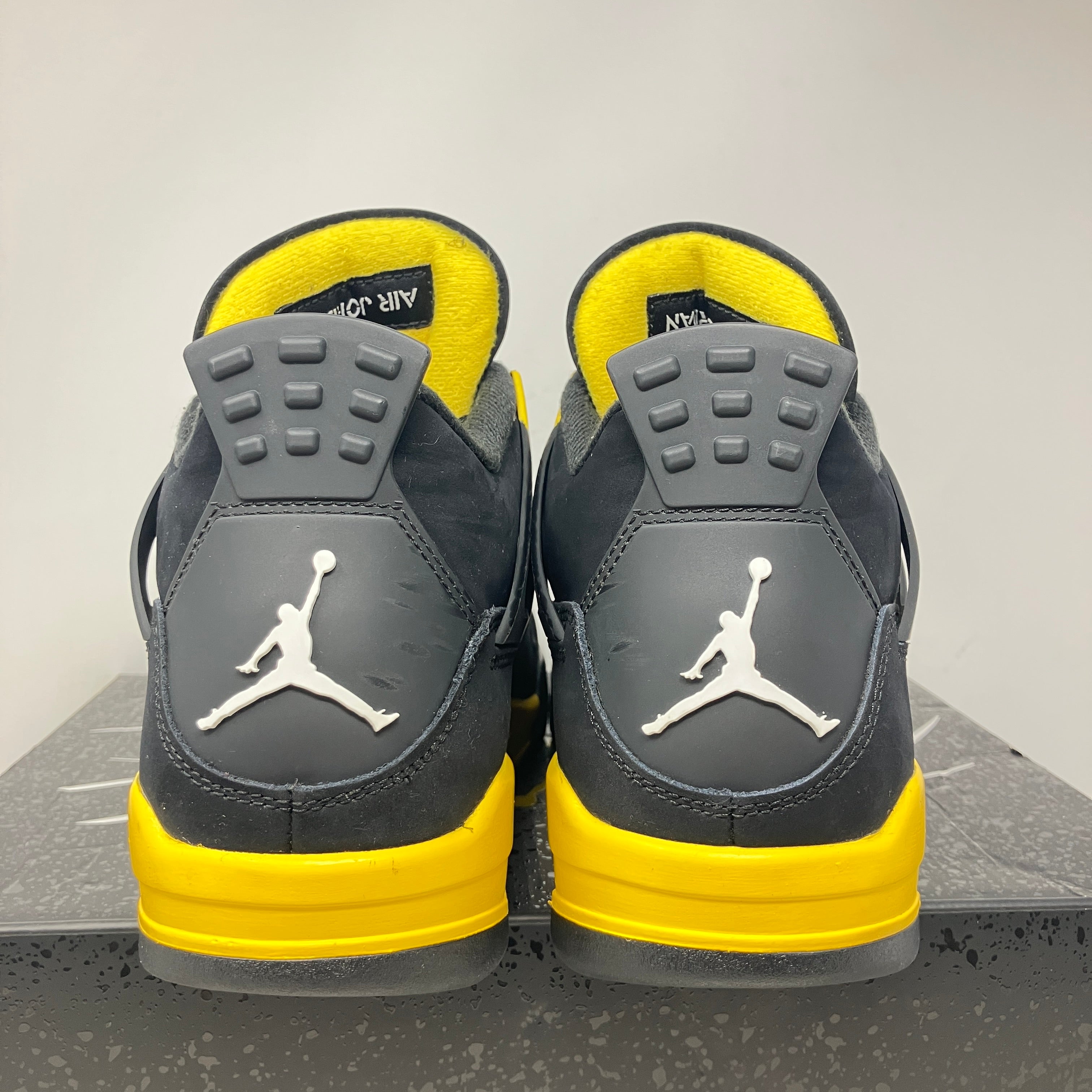 Jordan 4 Retro Thunder (2023)