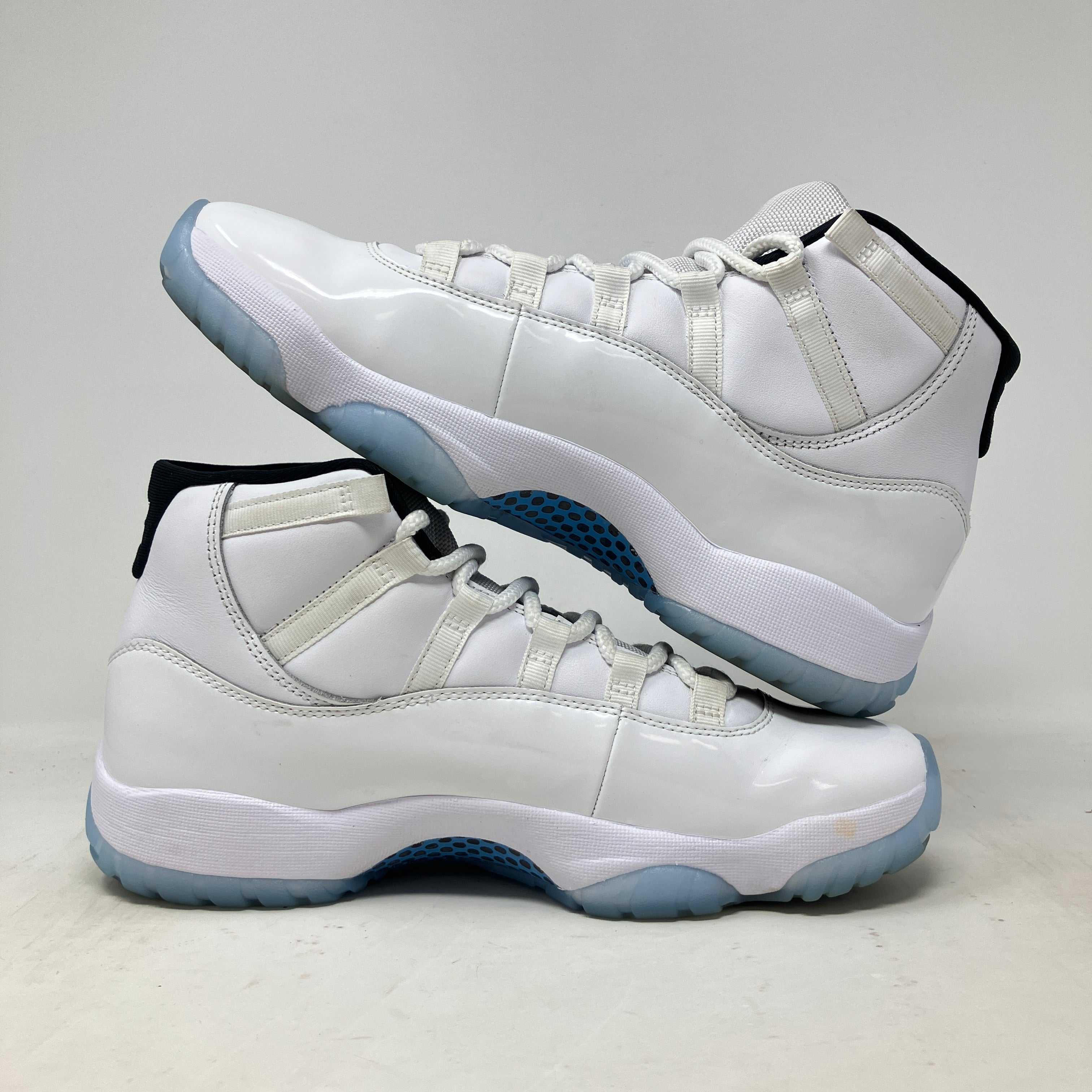Jordan 11 Retro Legend Blue (2024)
