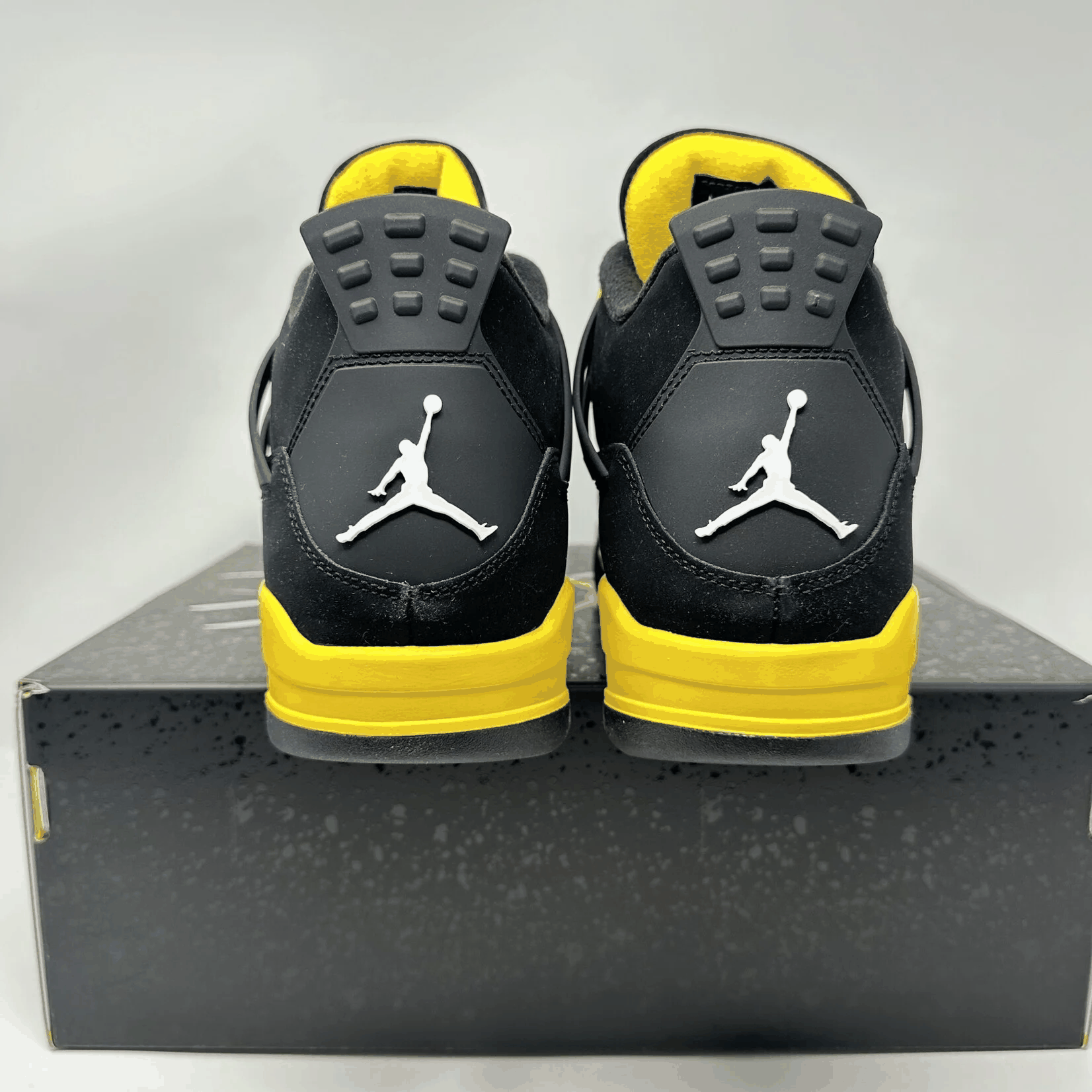 Jordan 4 Retro Thunder (2023)