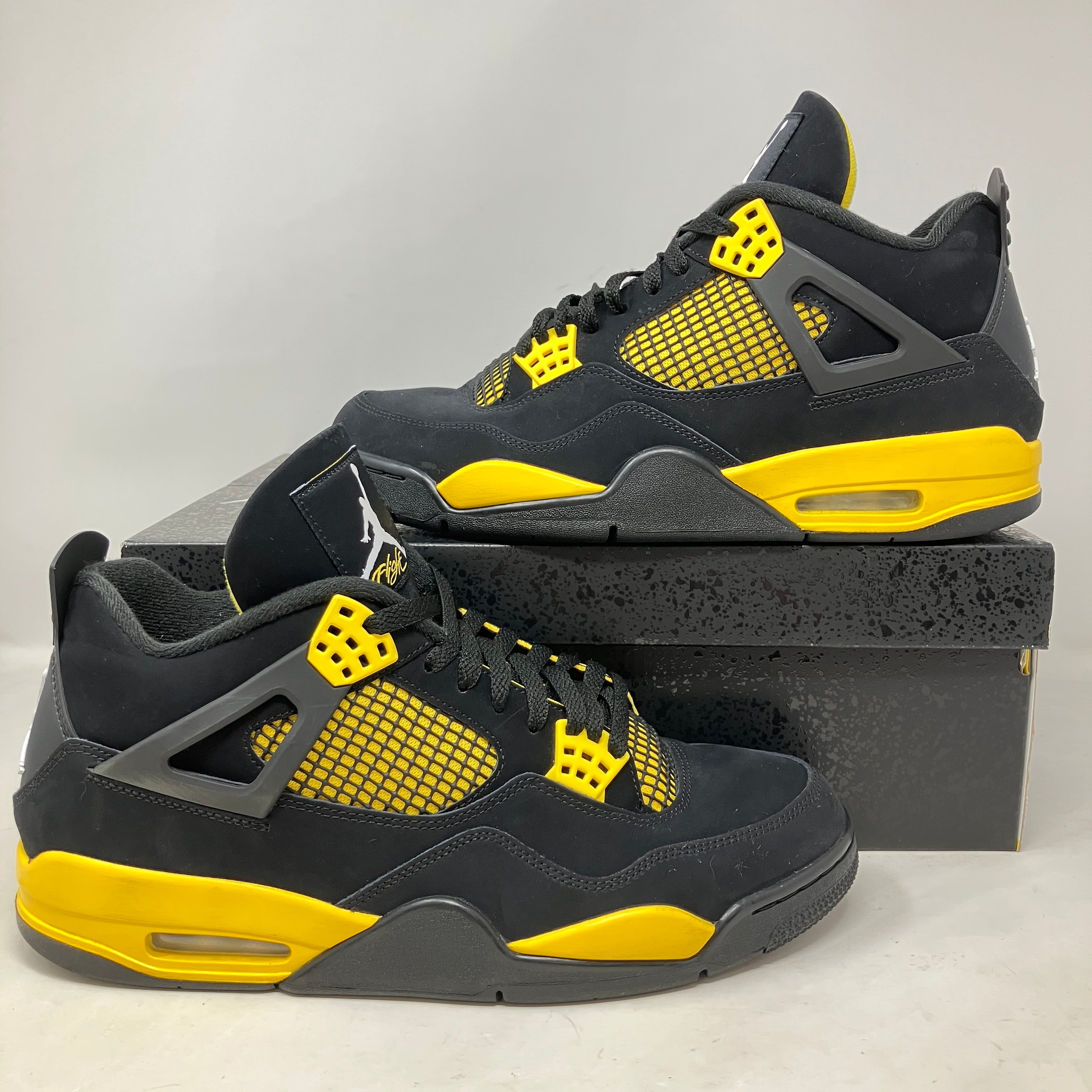 Jordan 4 Retro Thunder (2023)