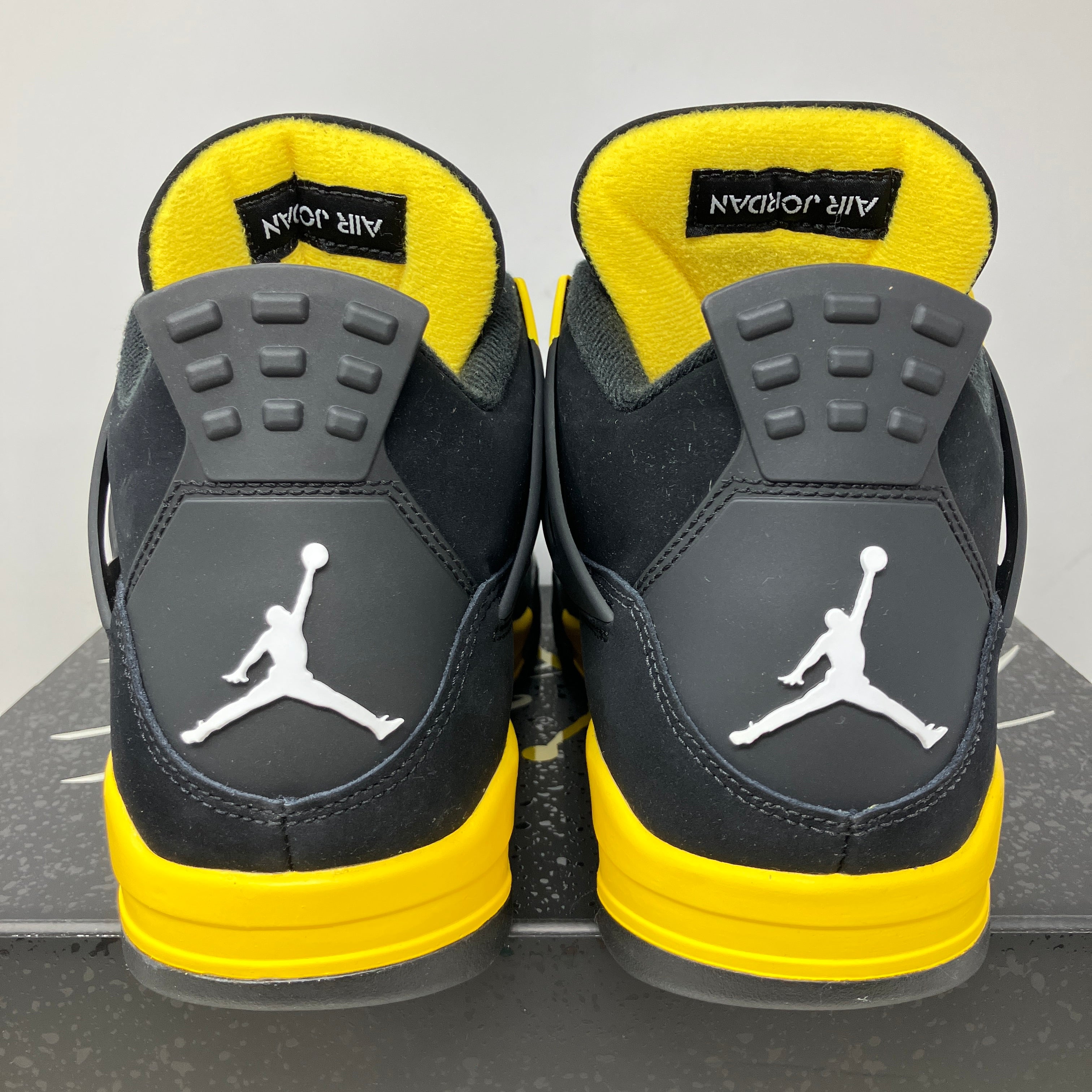 Jordan 4 Retro Thunder (2023)
