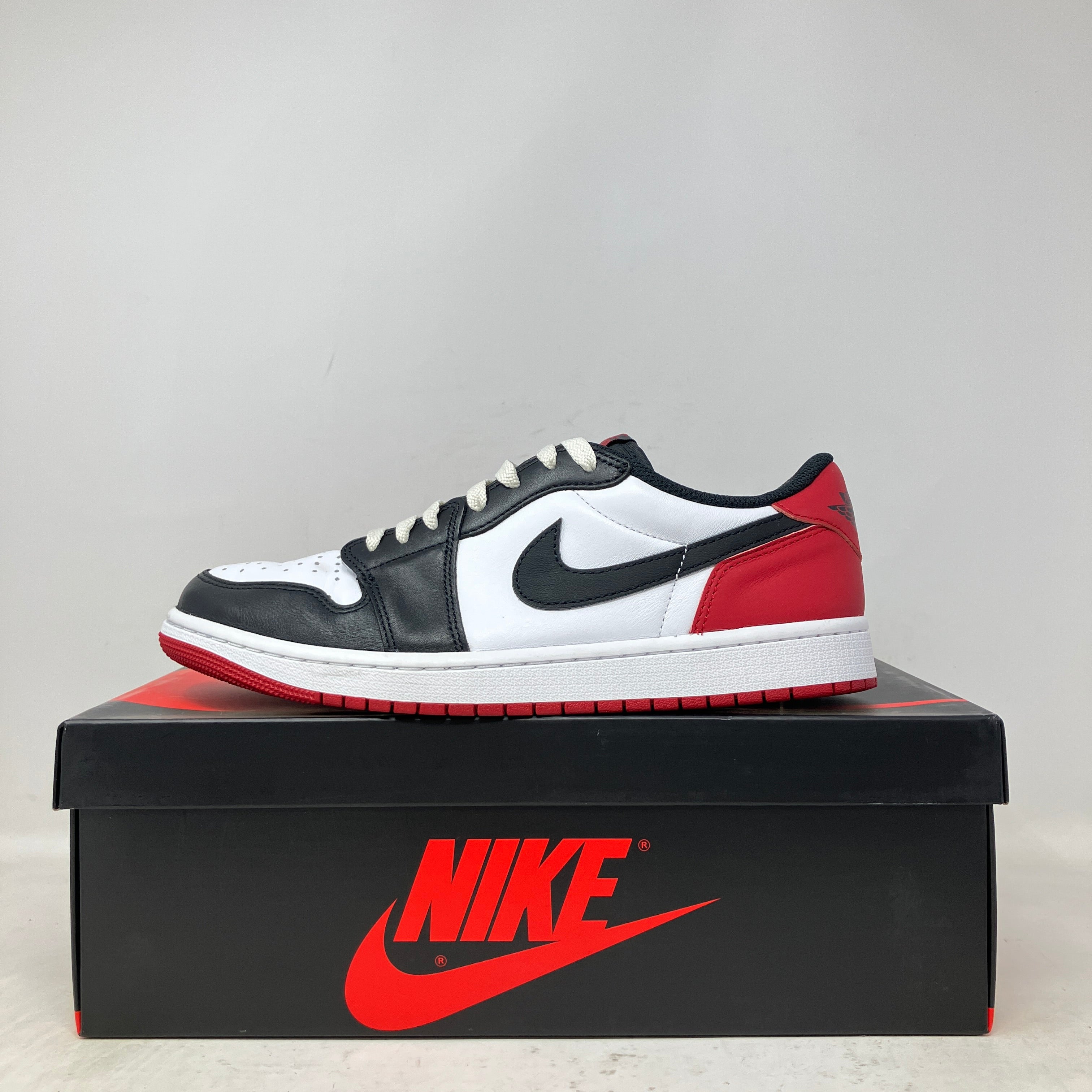 Jordan 1 Retro Low OG Black Toe (2023)